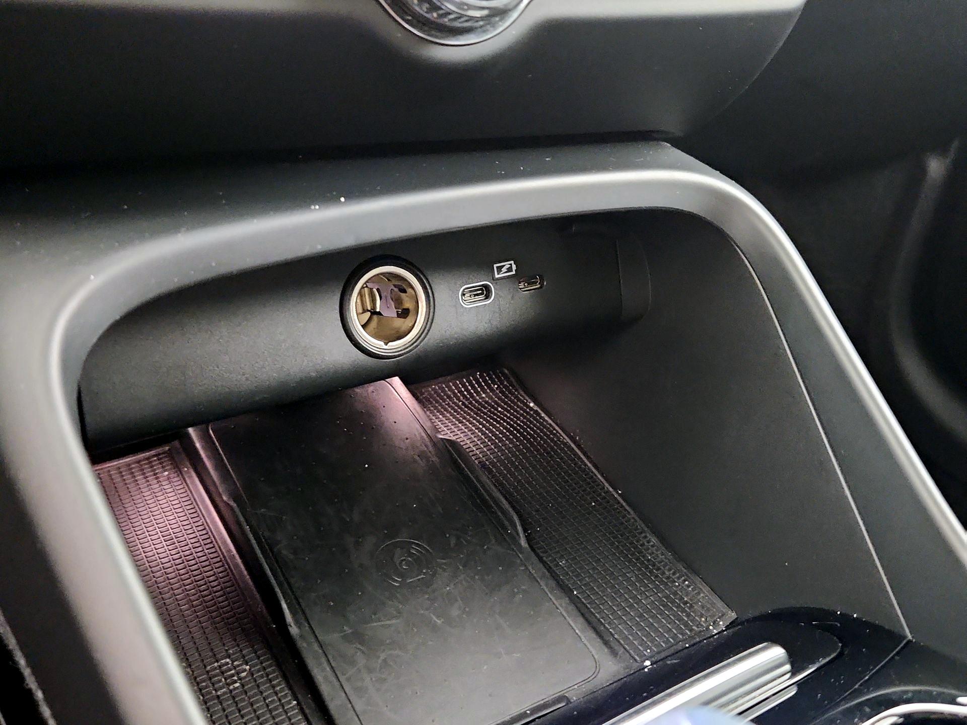 Thumbnail: 2025 Volvo XC40 - 19