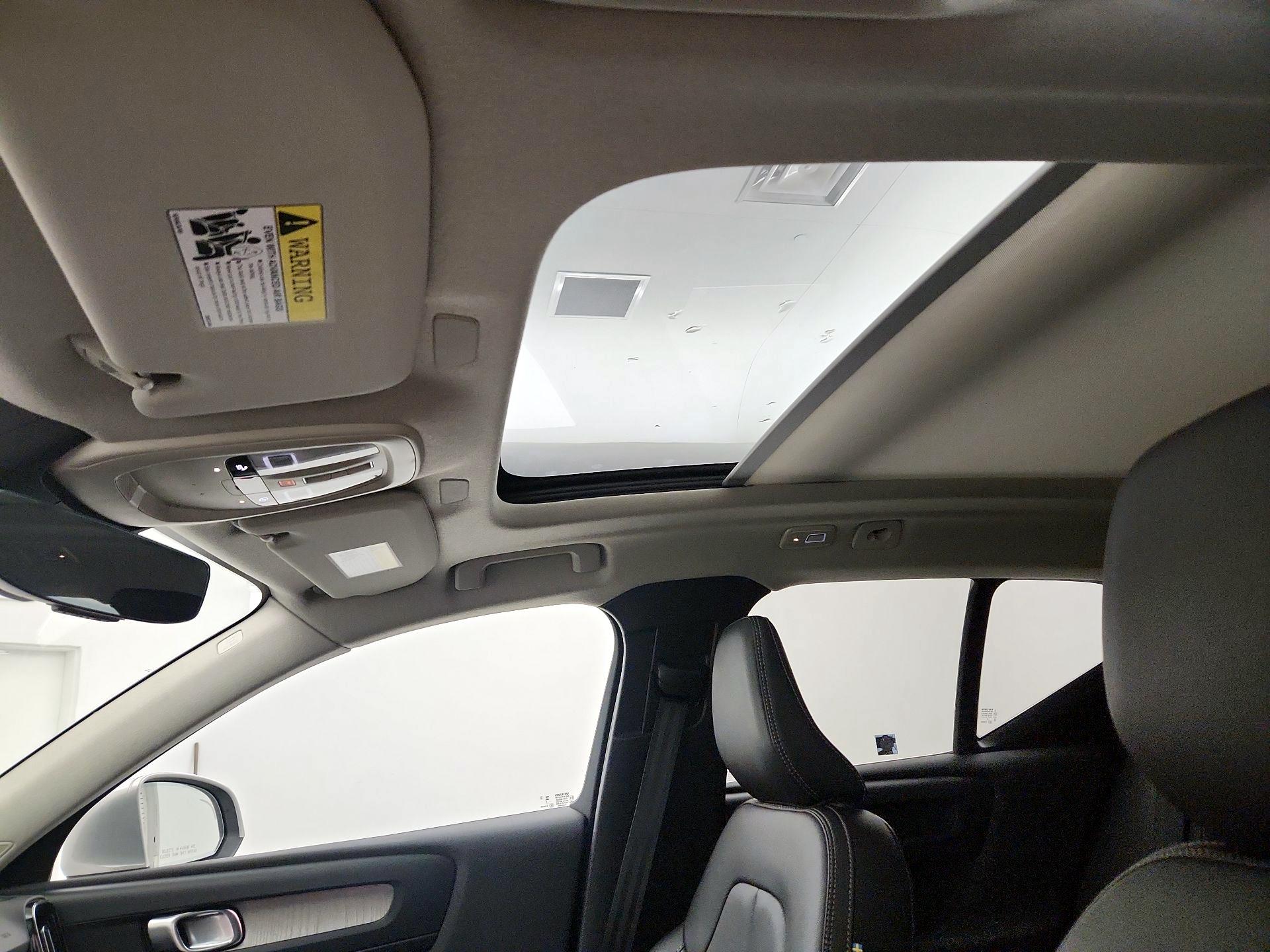 Thumbnail: 2025 Volvo XC40 - 20