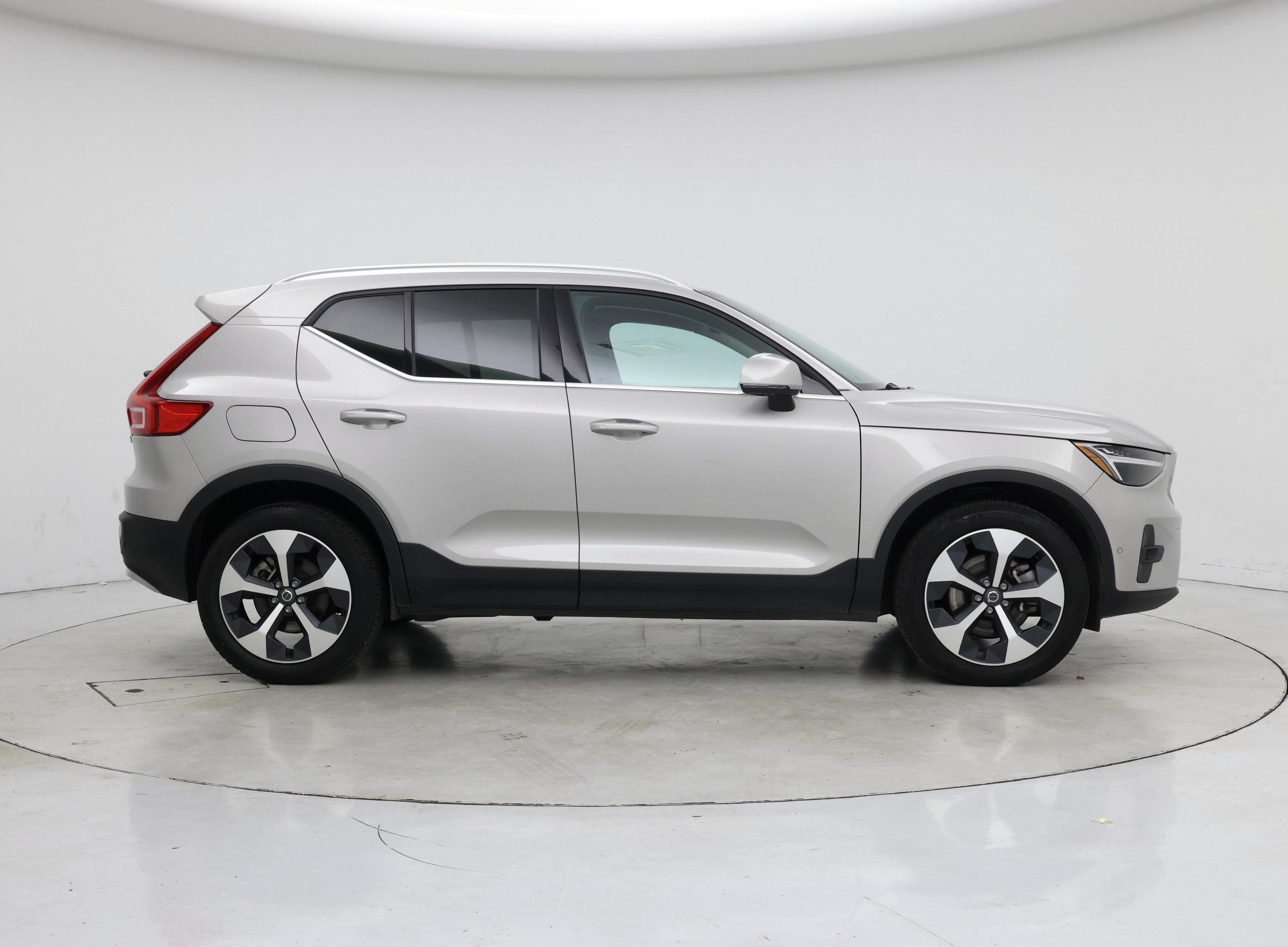 Thumbnail: 2025 Volvo XC40 - 7