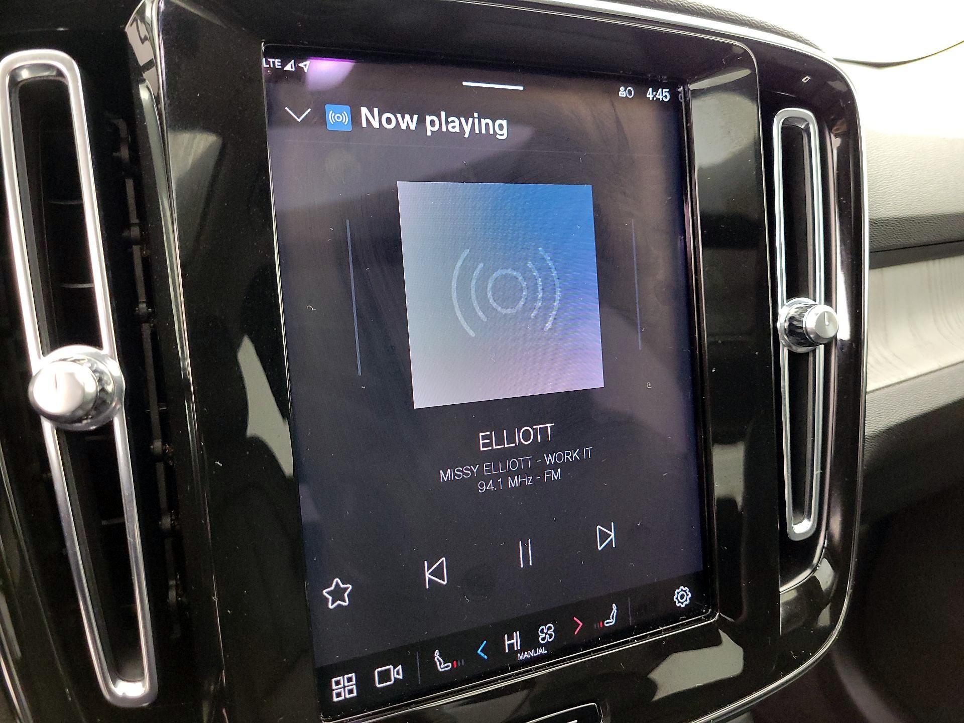 Thumbnail: 2025 Volvo XC40 - 16