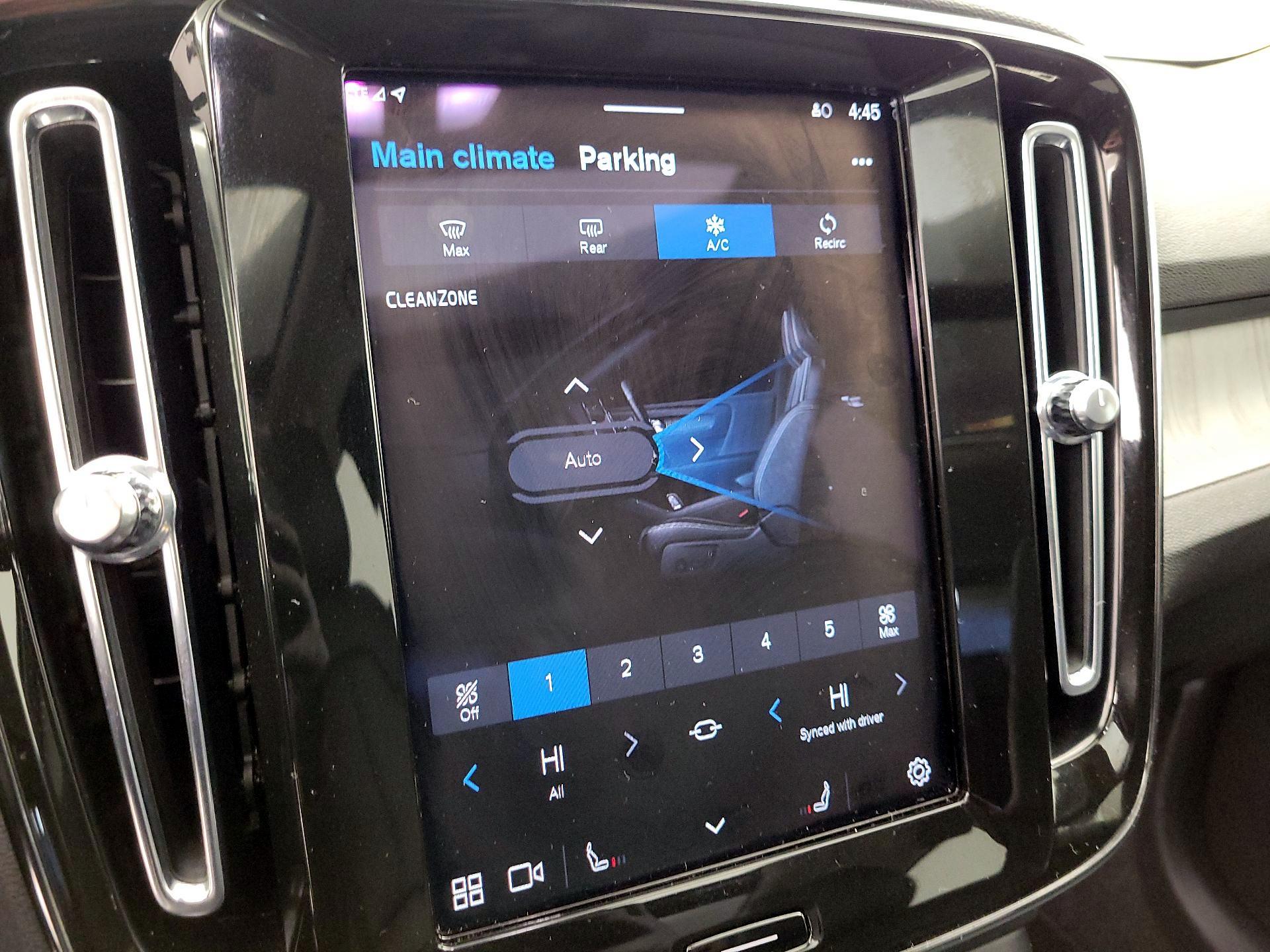 Thumbnail: 2025 Volvo XC40 - 17