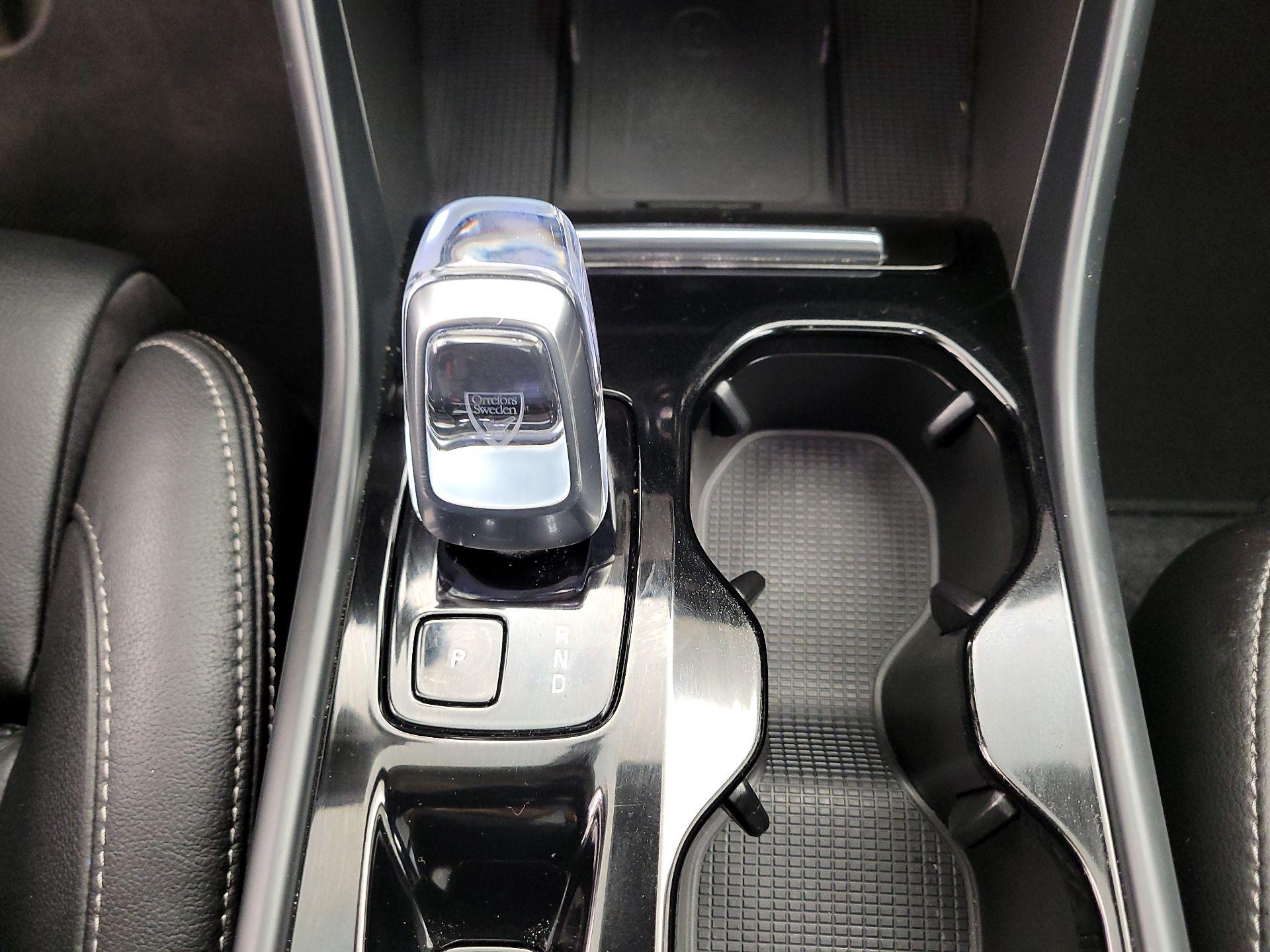 Thumbnail: 2025 Volvo XC40 - 18