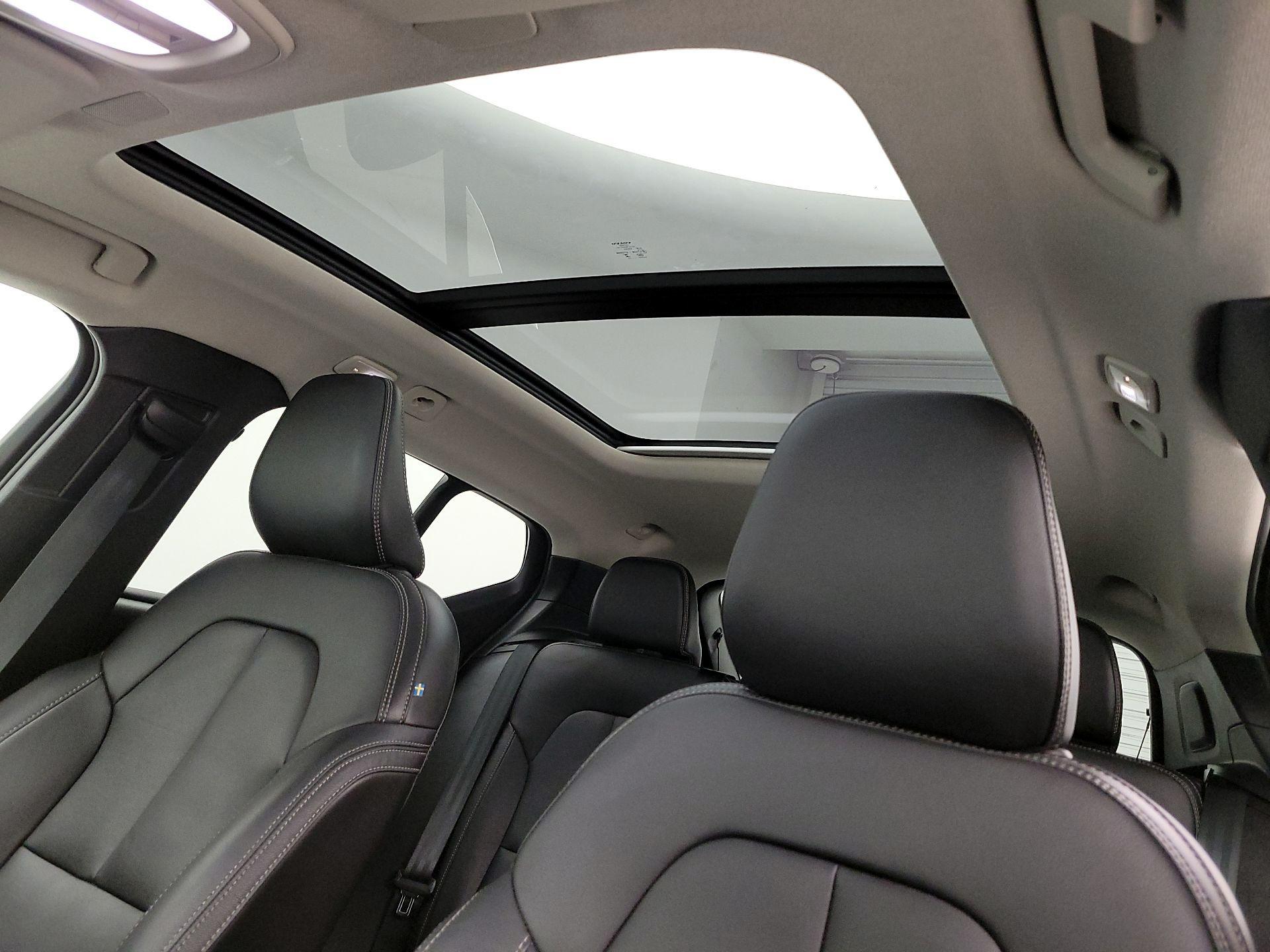 Thumbnail: 2025 Volvo XC40 - 20