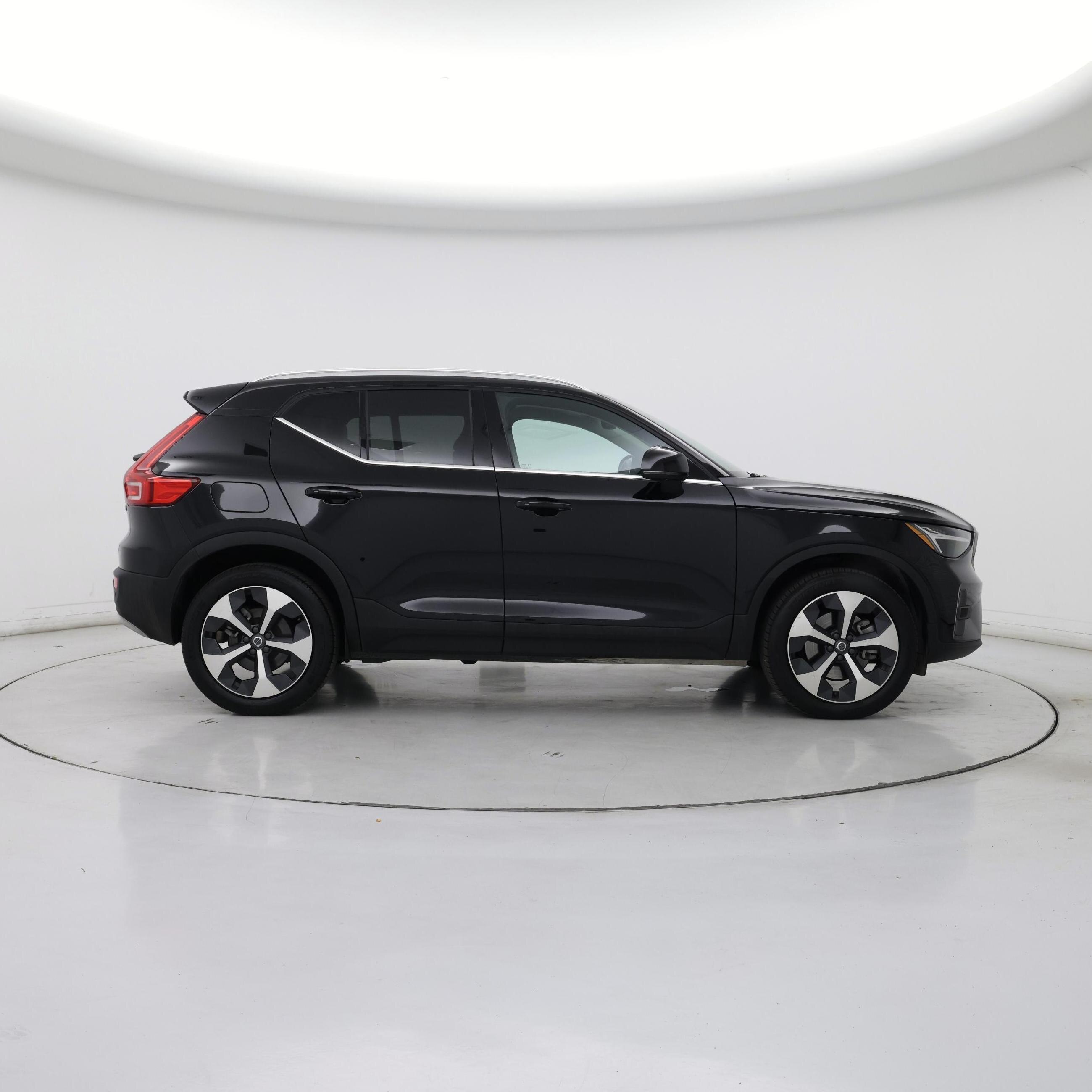 Thumbnail: 2025 Volvo XC40 - 7