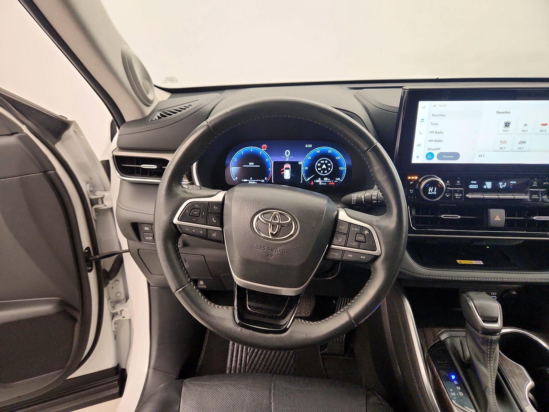 Thumbnail: 2023 Toyota Highlander - 10