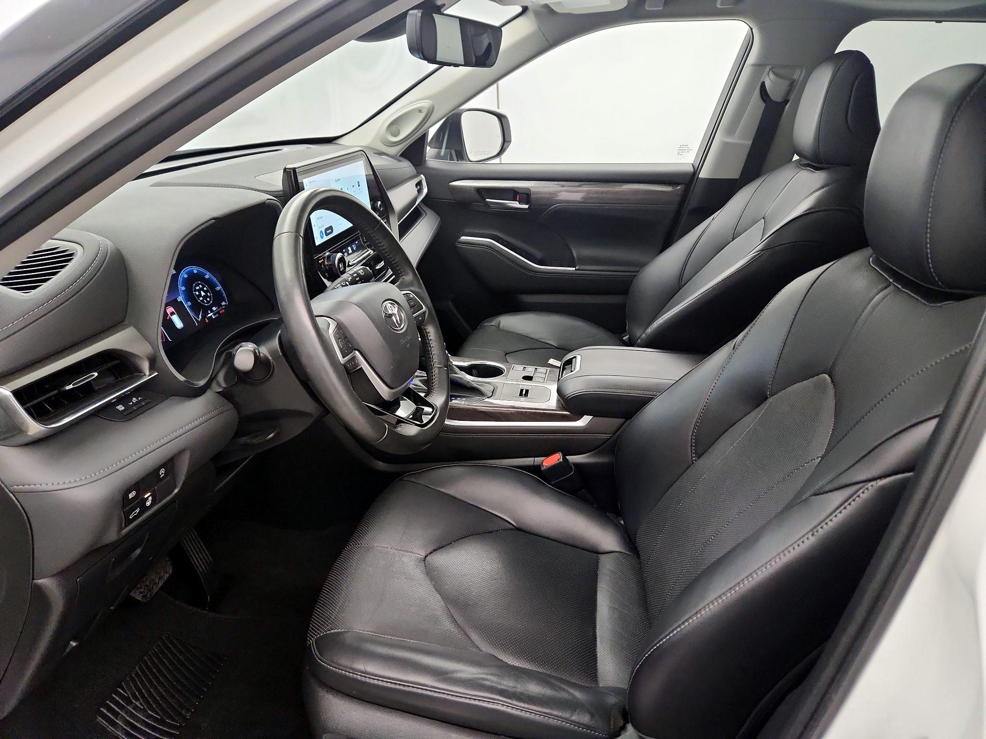 Thumbnail: 2023 Toyota Highlander - 11