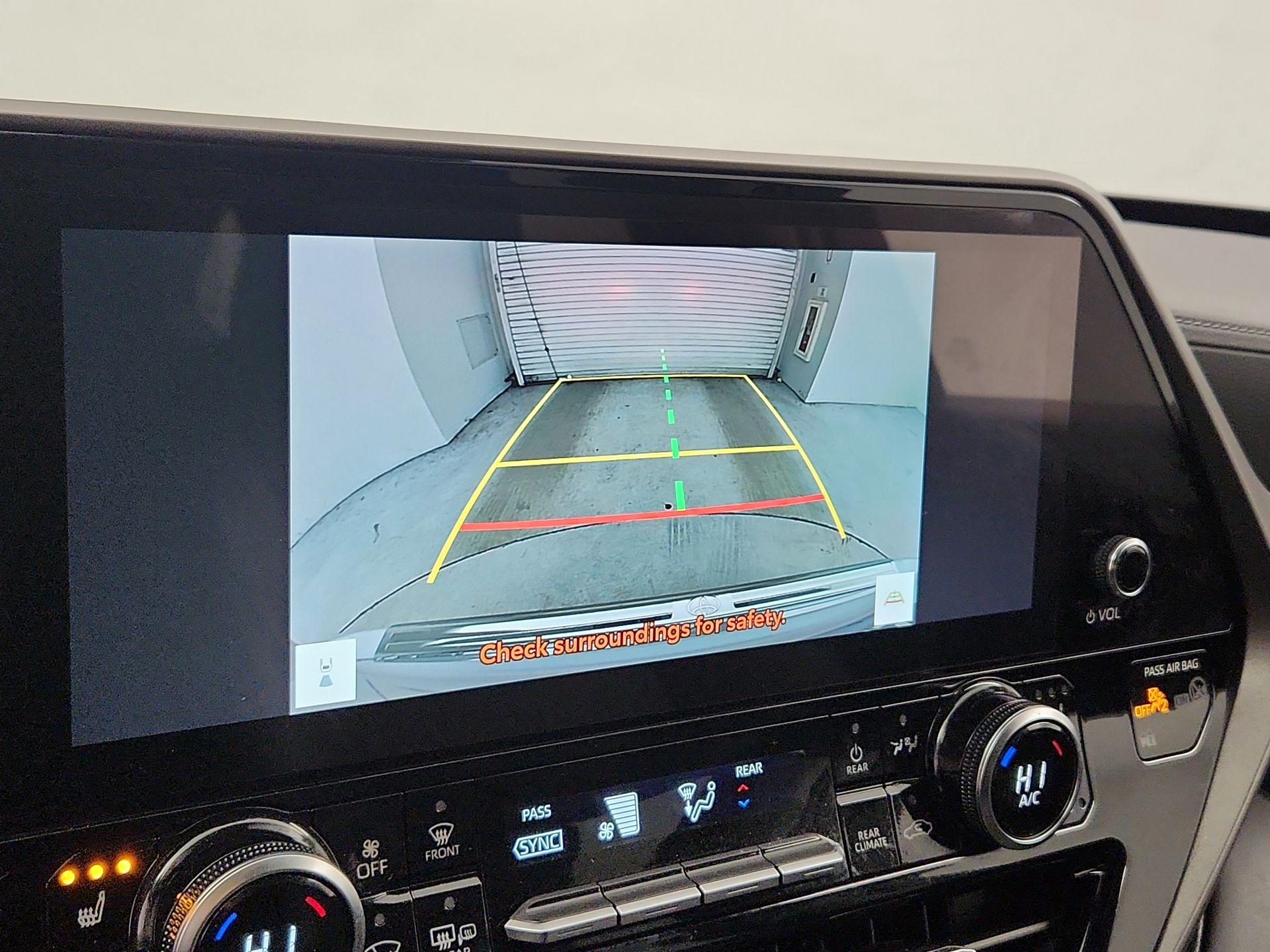 Thumbnail: 2023 Toyota Highlander - 14