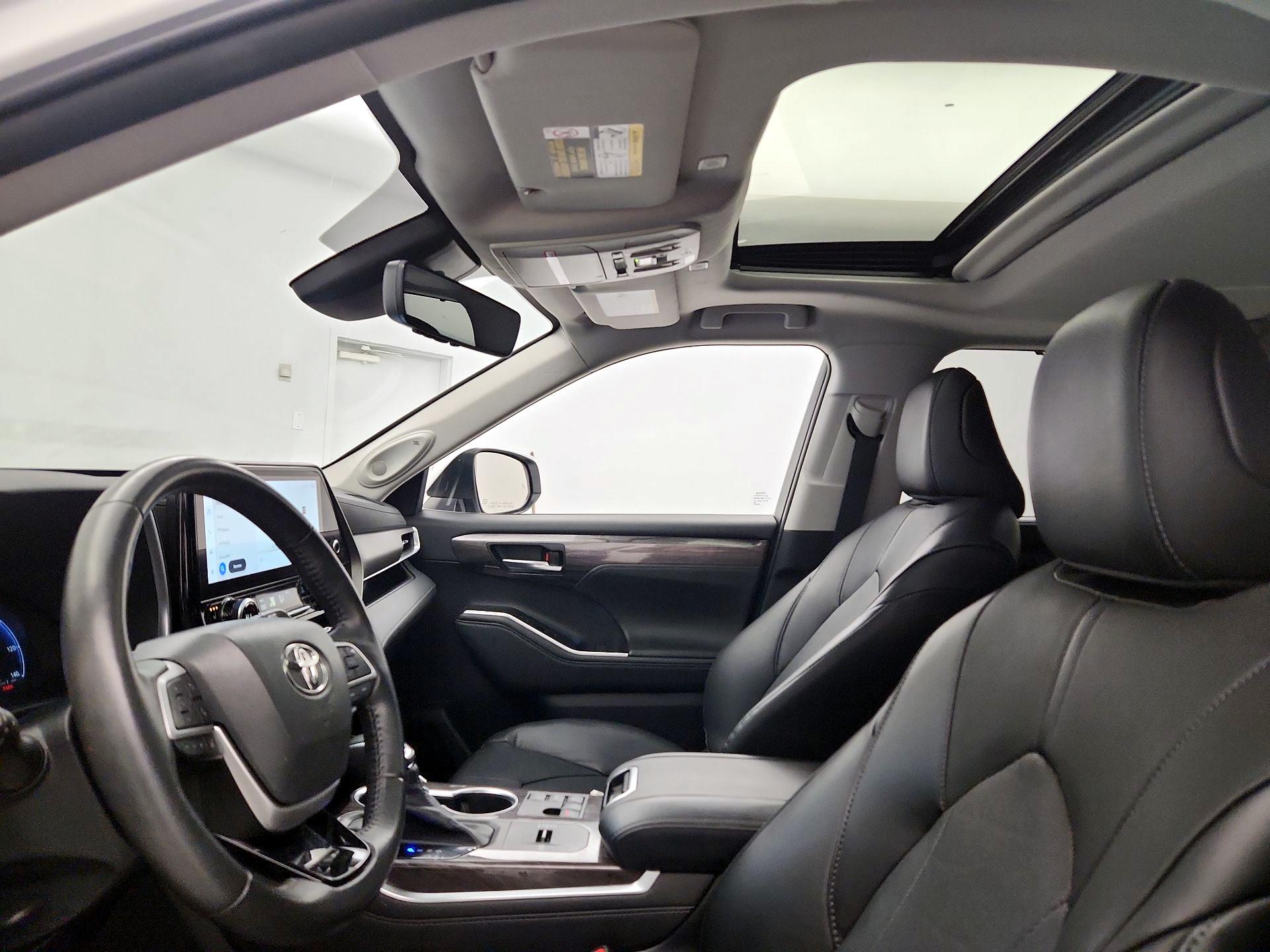 Thumbnail: 2023 Toyota Highlander - 19