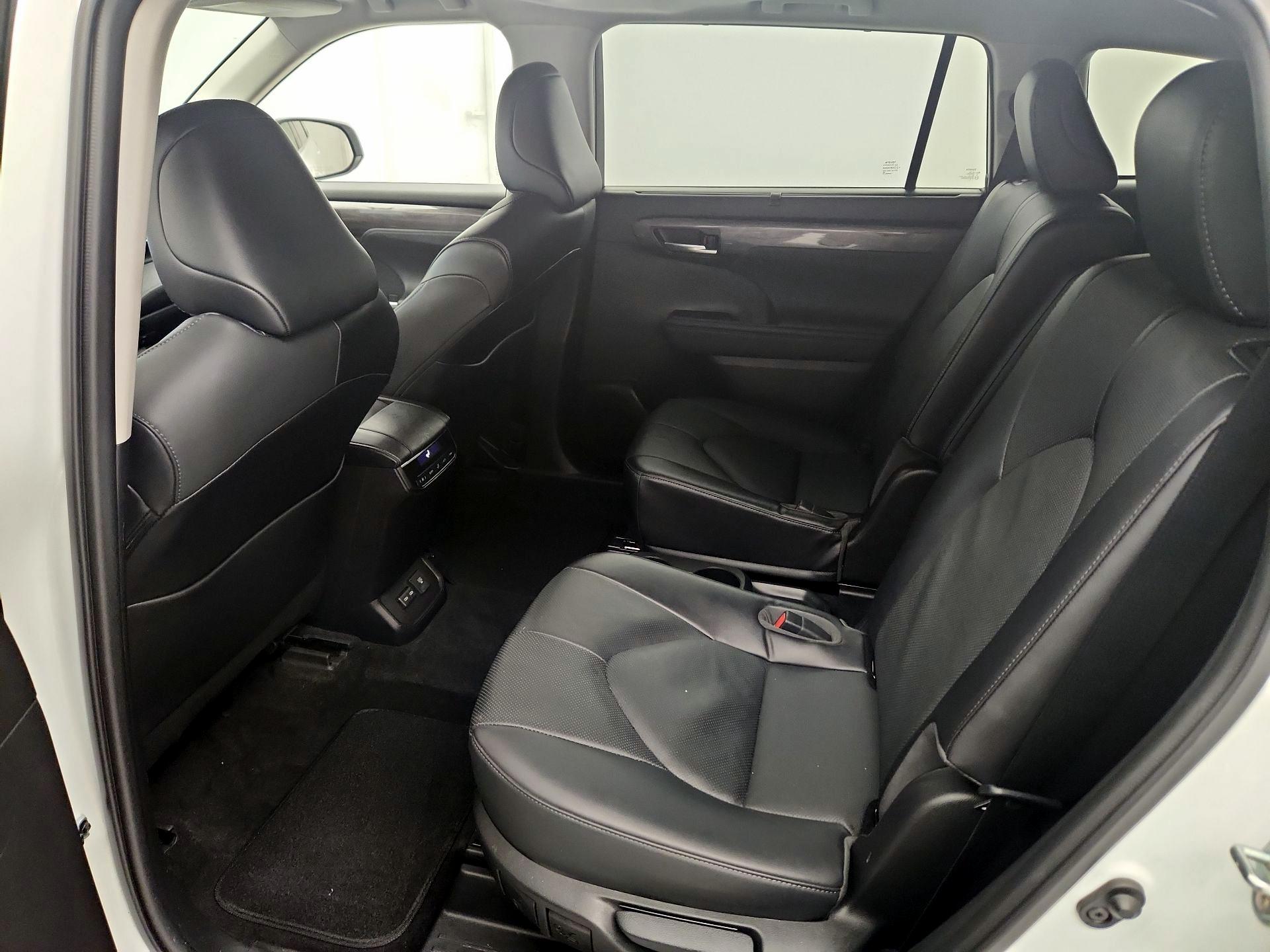 Thumbnail: 2023 Toyota Highlander - 20