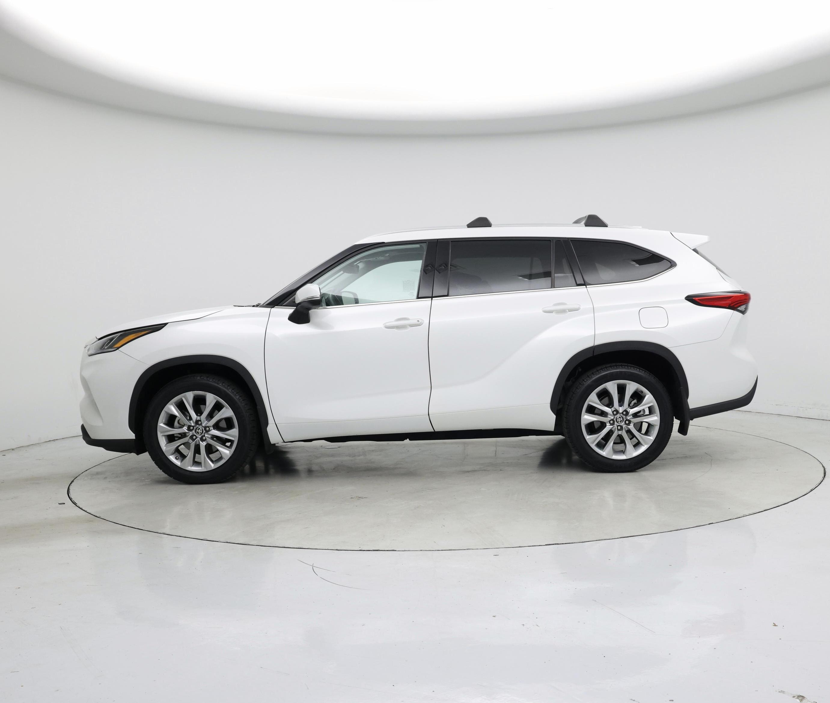 Thumbnail: 2023 Toyota Highlander - 3