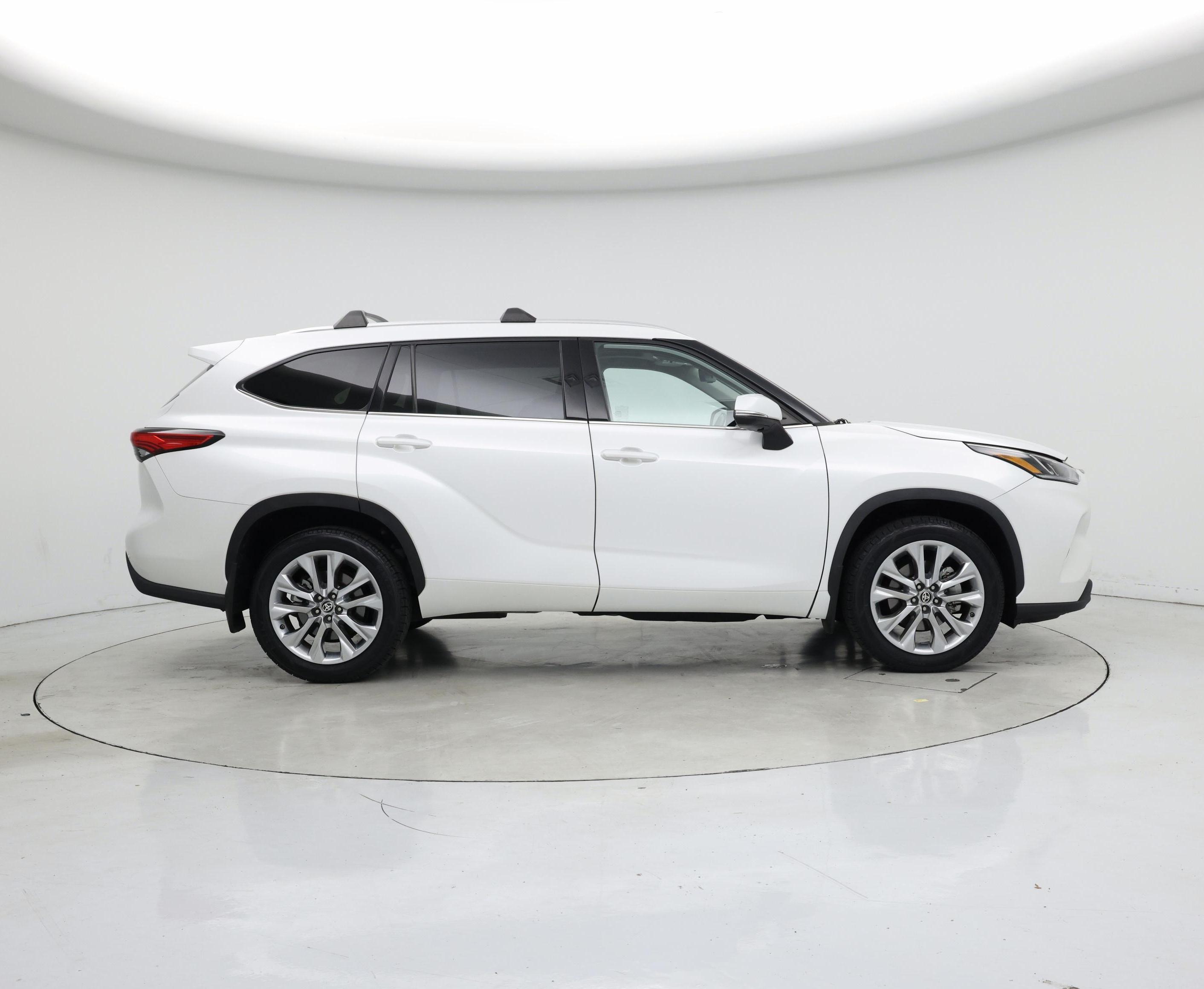 Thumbnail: 2023 Toyota Highlander - 7