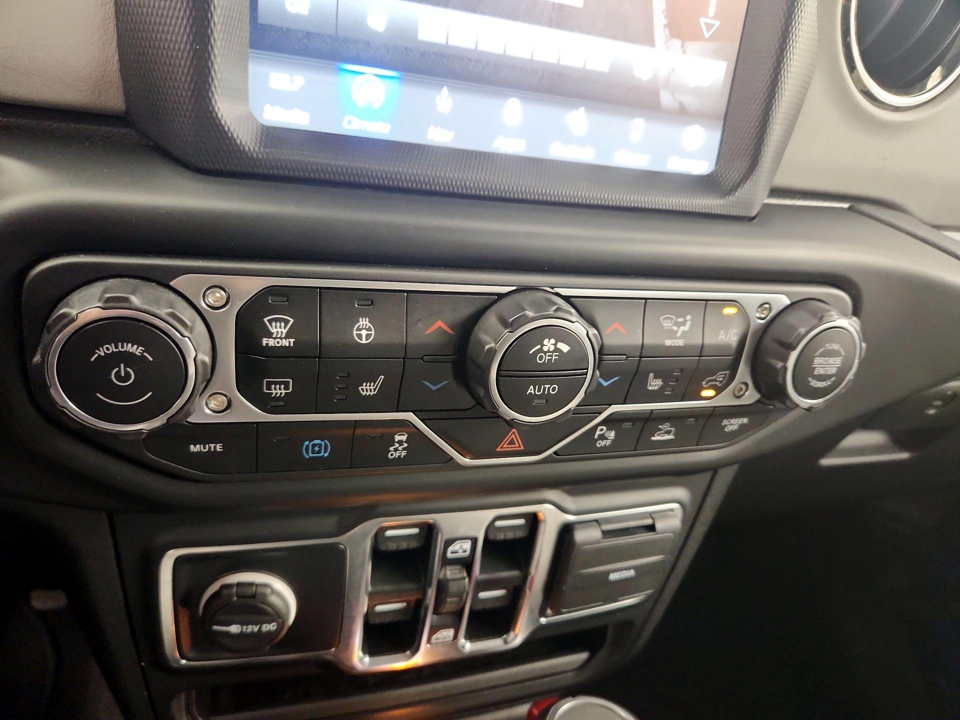 Thumbnail: 2022 Jeep Wrangler - 17