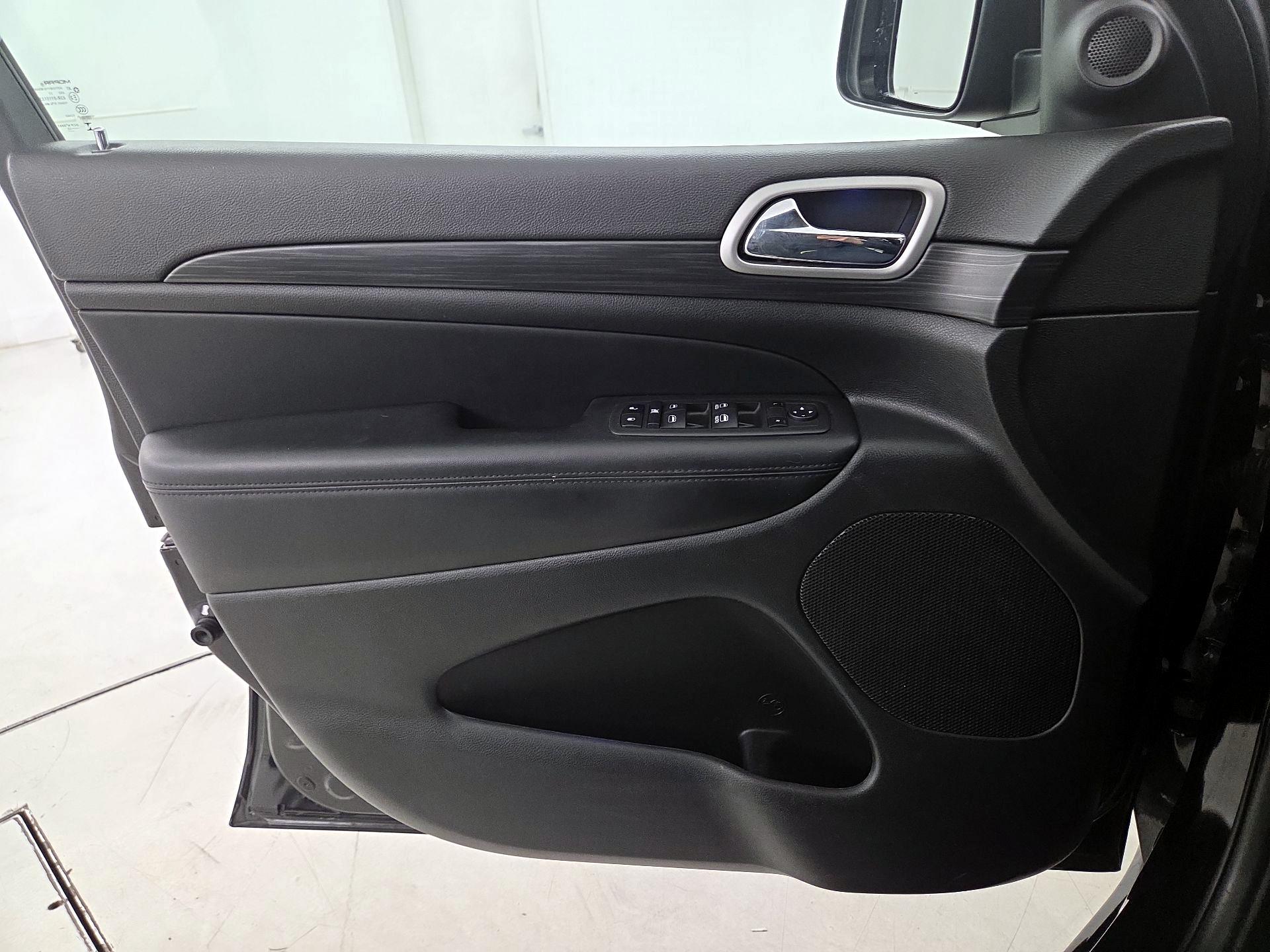 Thumbnail: 2022 Jeep Grand Cherokee - 12