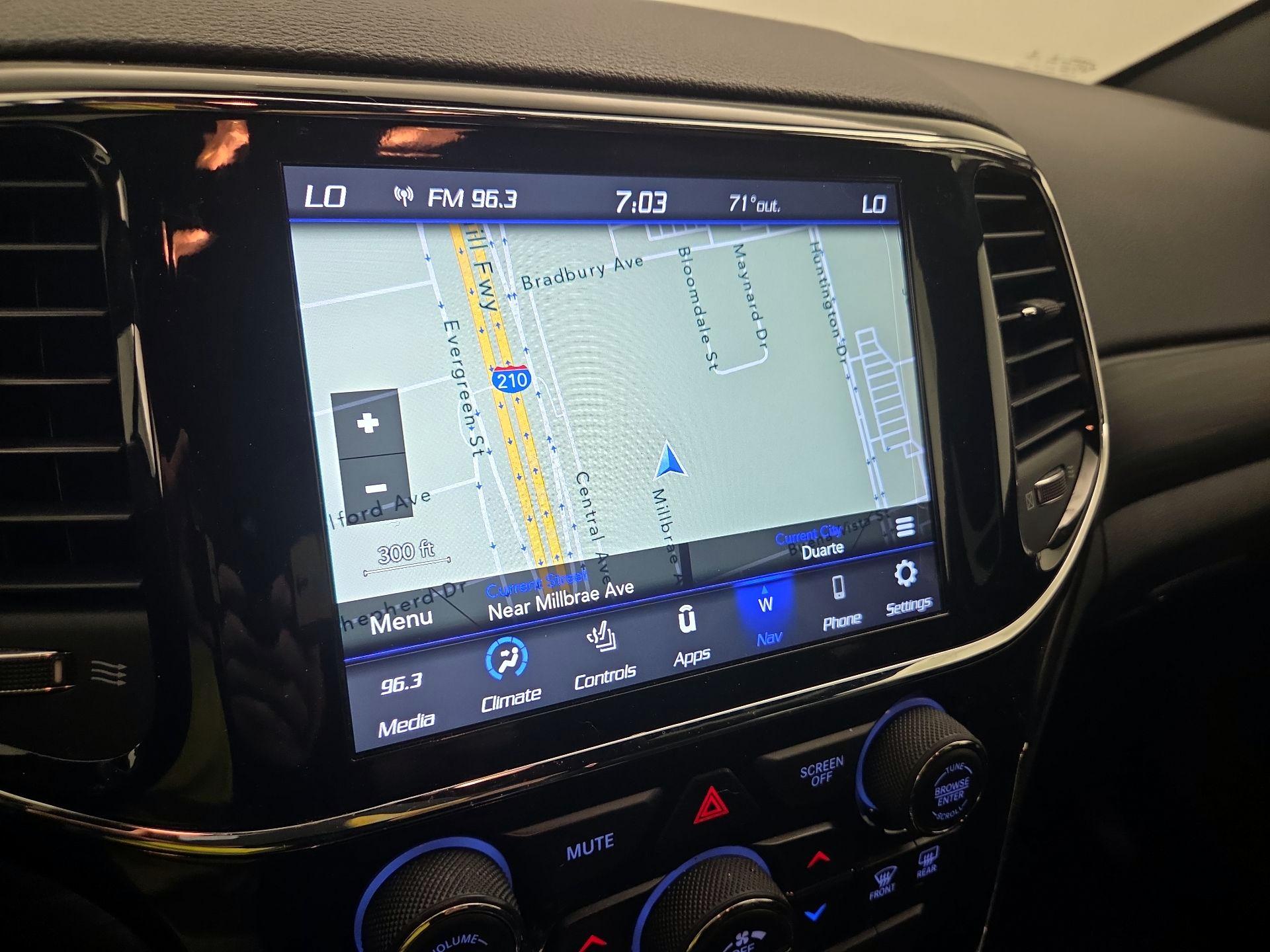 Thumbnail: 2022 Jeep Grand Cherokee - 14