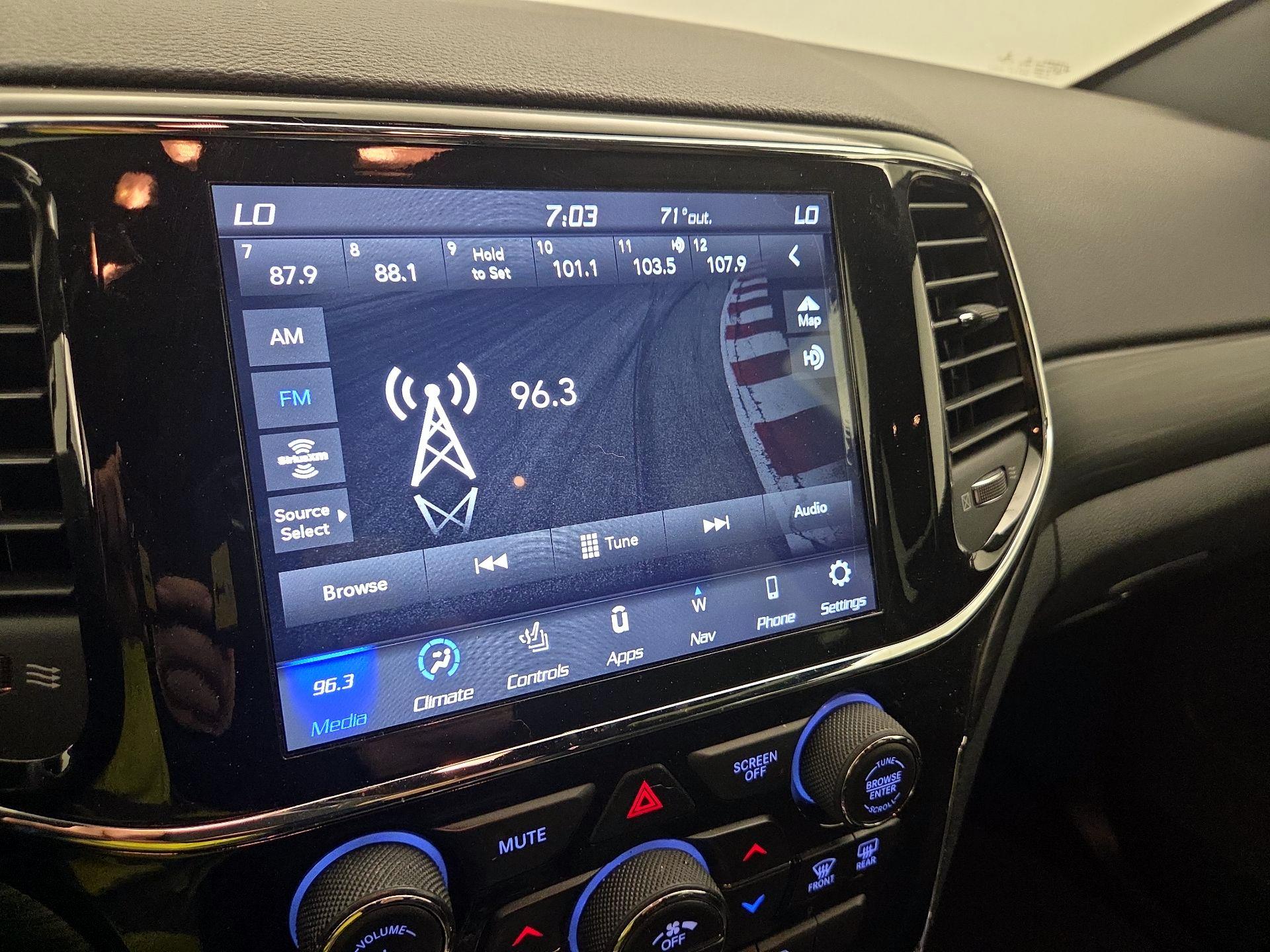 Thumbnail: 2022 Jeep Grand Cherokee - 16