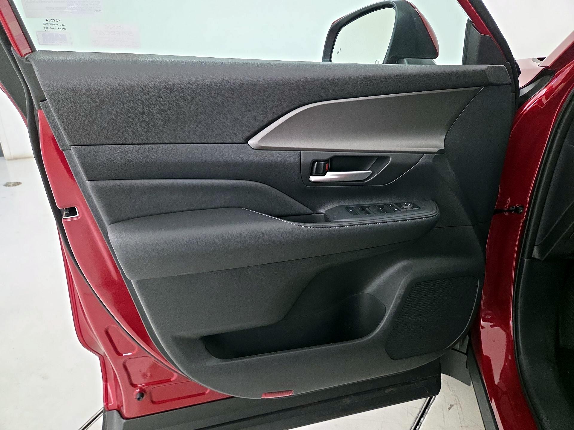 Thumbnail: 2025 Toyota Highlander - 12