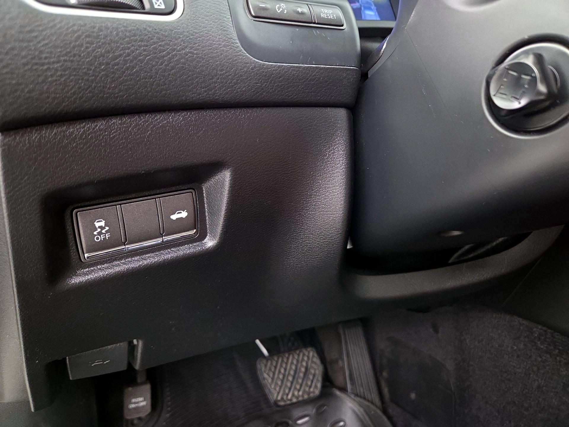 Thumbnail: 2017 INFINITI Q60 - 13