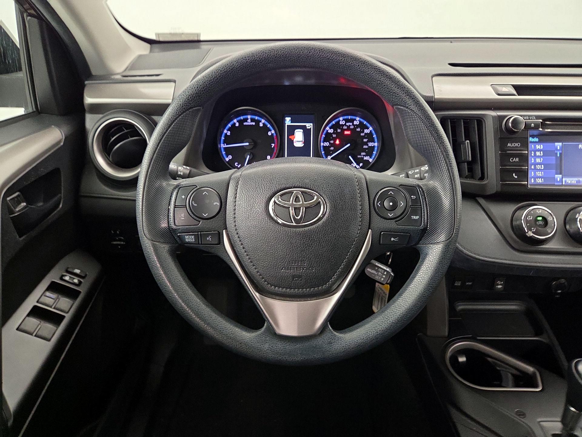 Thumbnail: 2018 Toyota RAV4 - 10