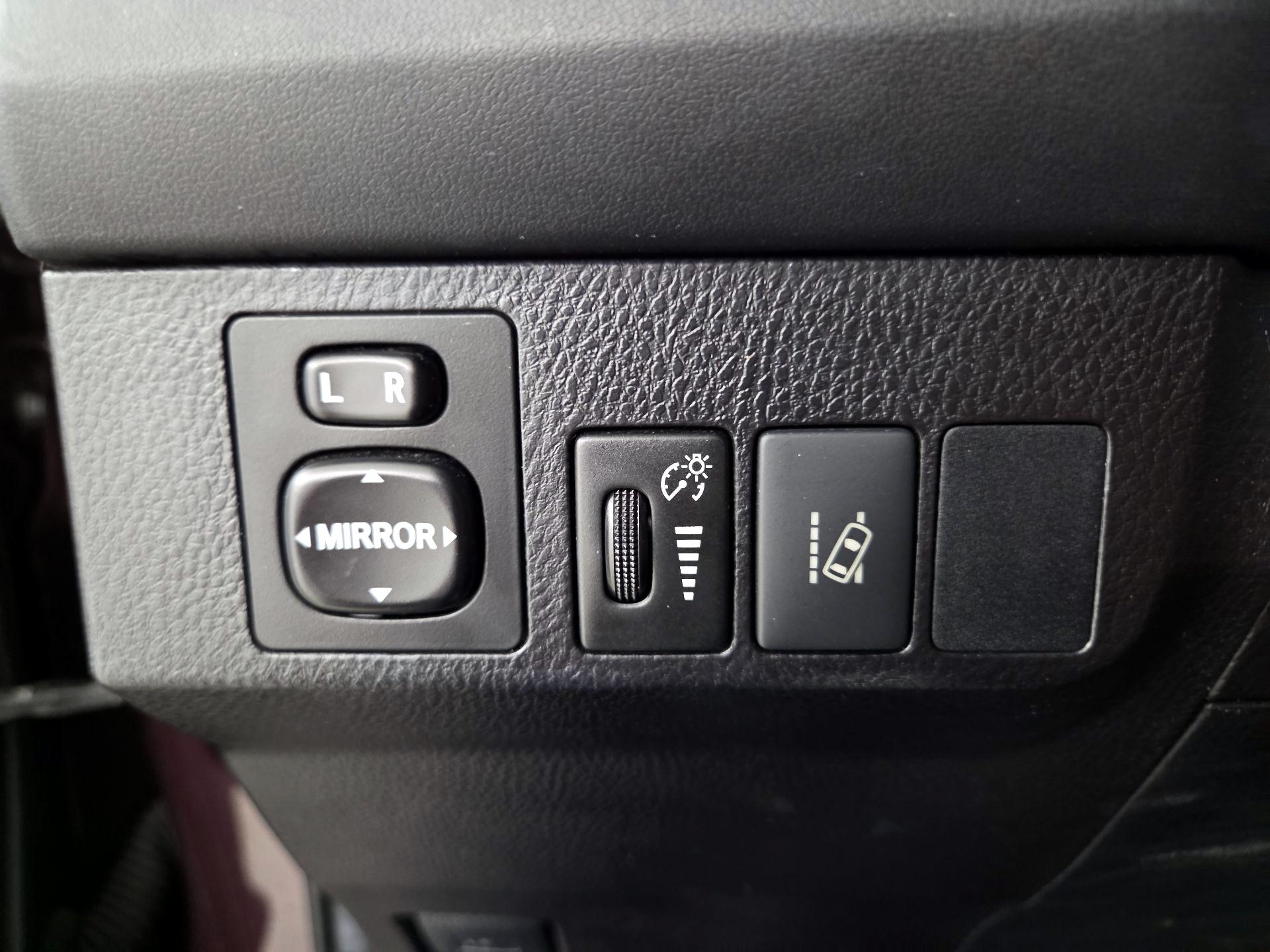 Thumbnail: 2018 Toyota RAV4 - 13