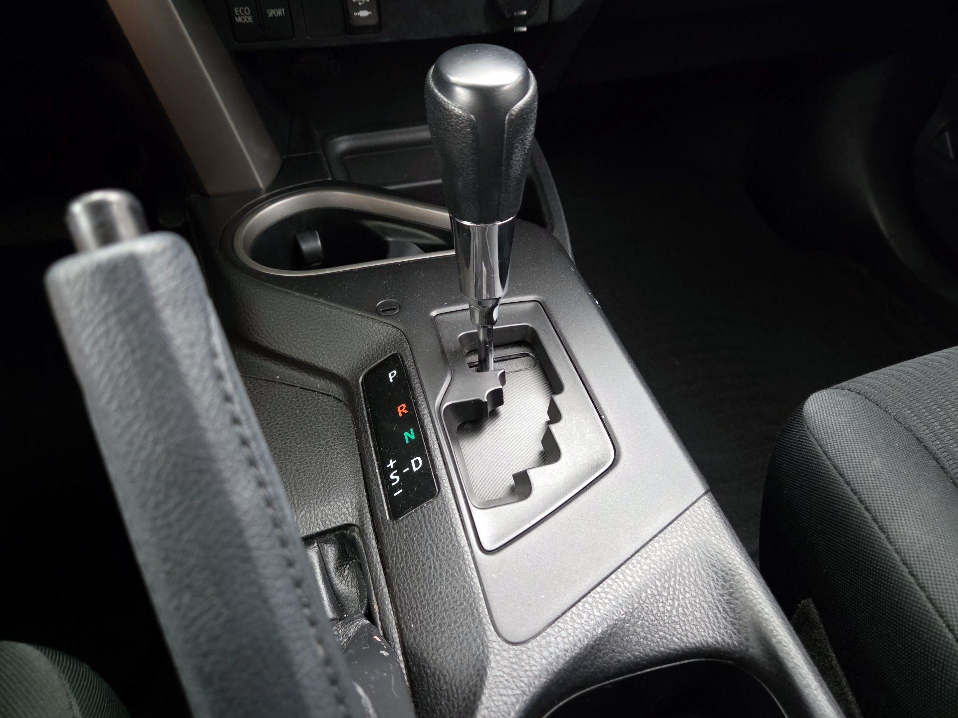 Thumbnail: 2018 Toyota RAV4 - 17