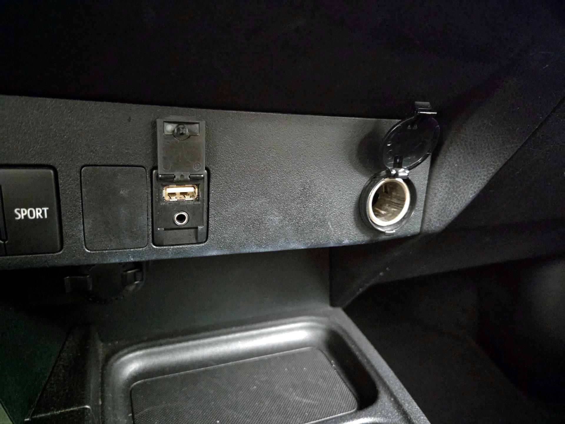 Thumbnail: 2018 Toyota RAV4 - 18