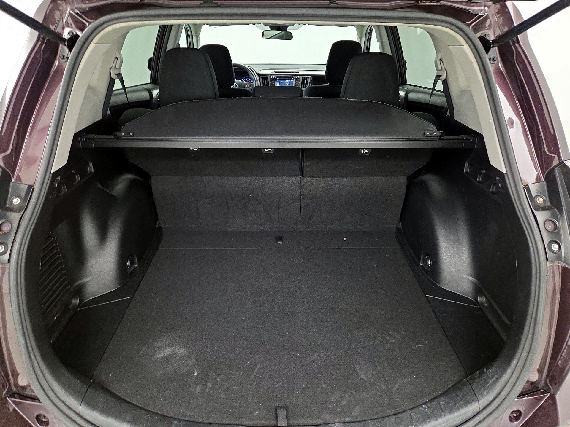 Thumbnail: 2018 Toyota RAV4 - 20