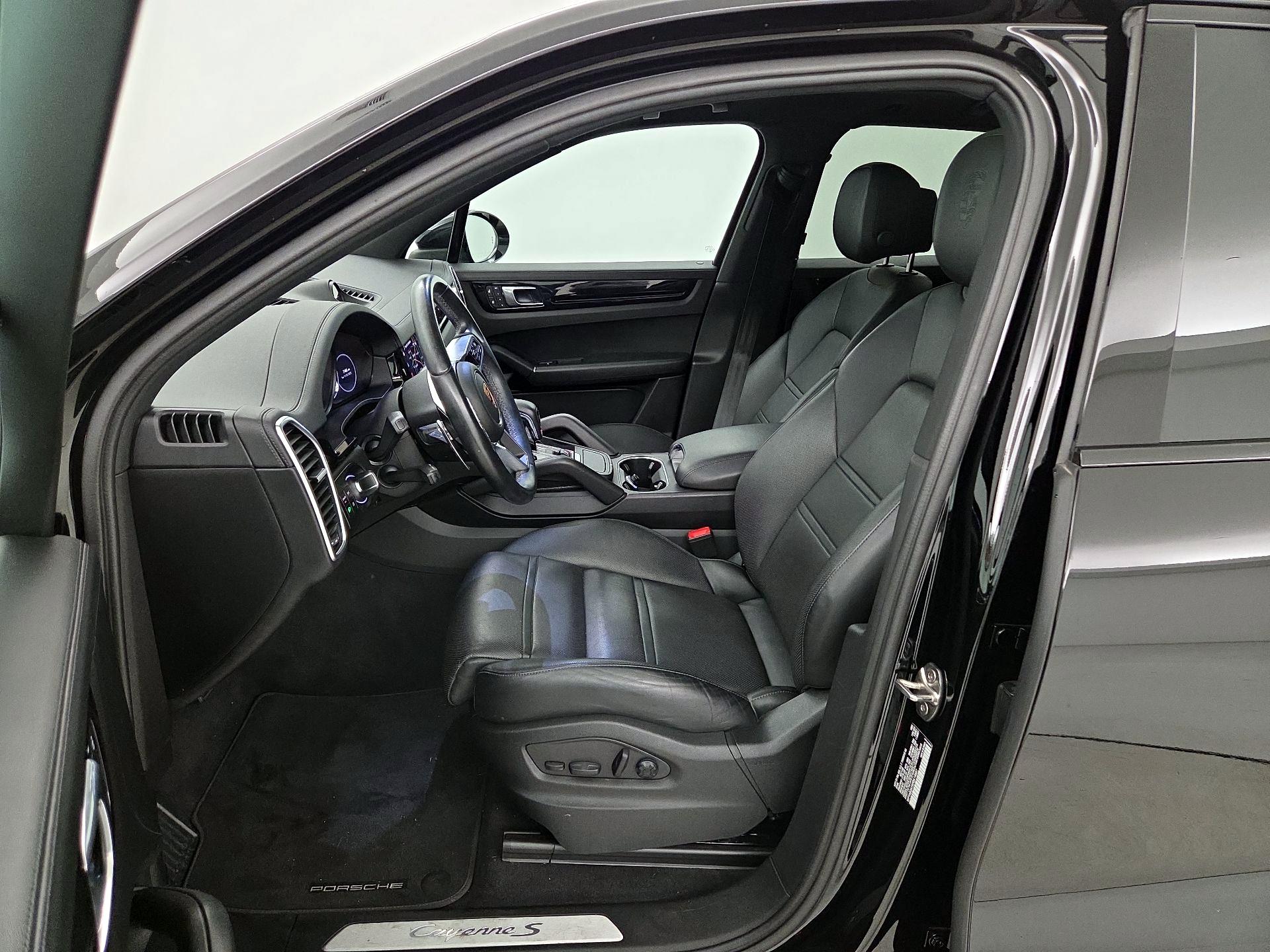 Thumbnail: 2023 Porsche Cayenne - 11