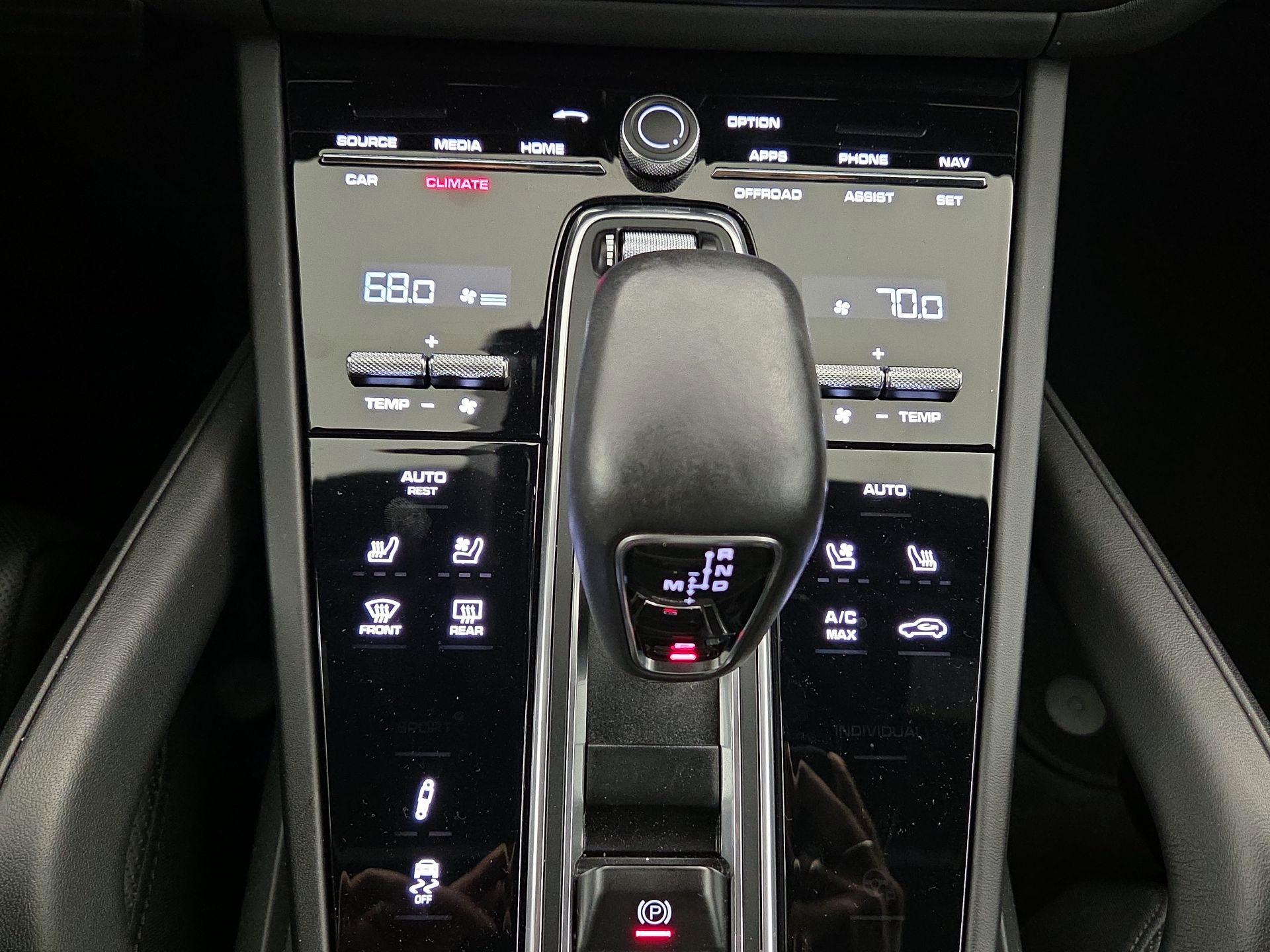 Thumbnail: 2023 Porsche Cayenne - 17