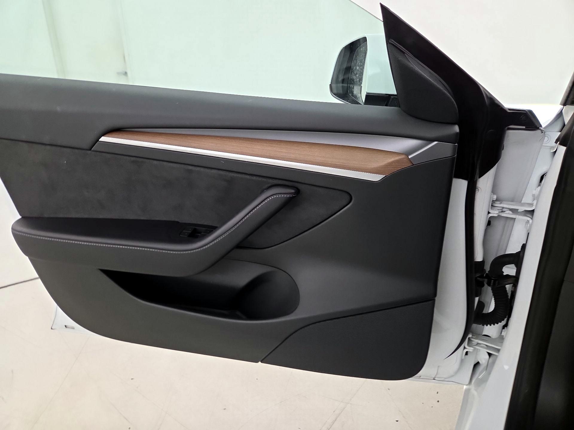 Thumbnail: 2023 Tesla Model 3 - 12