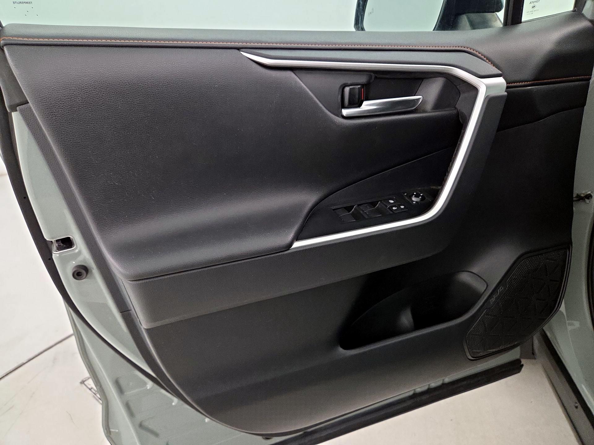 Thumbnail: 2019 Toyota RAV4 - 12