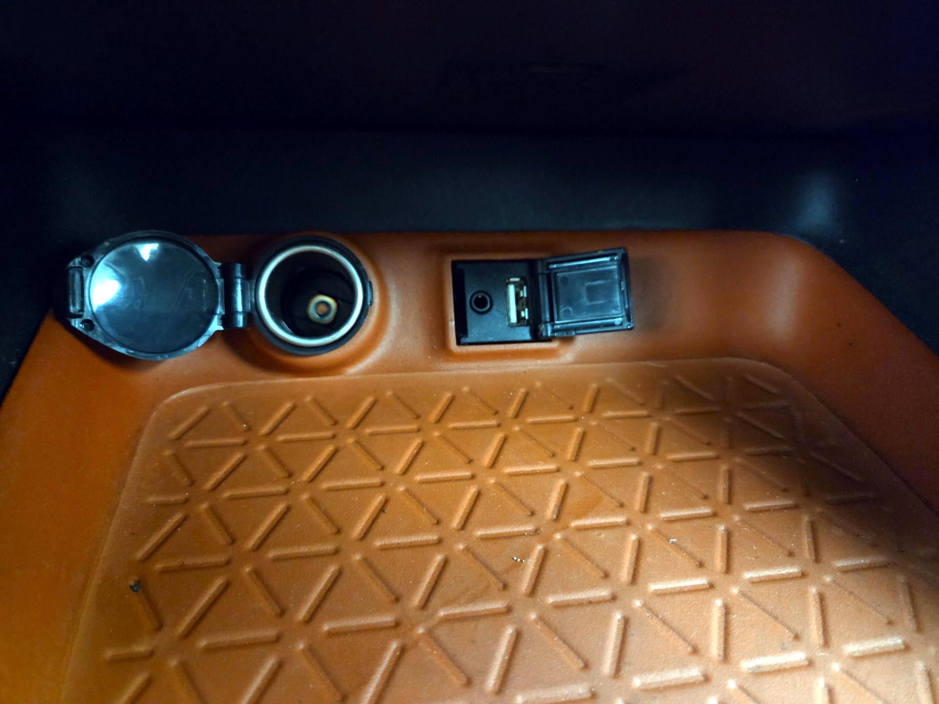 Thumbnail: 2019 Toyota RAV4 - 19