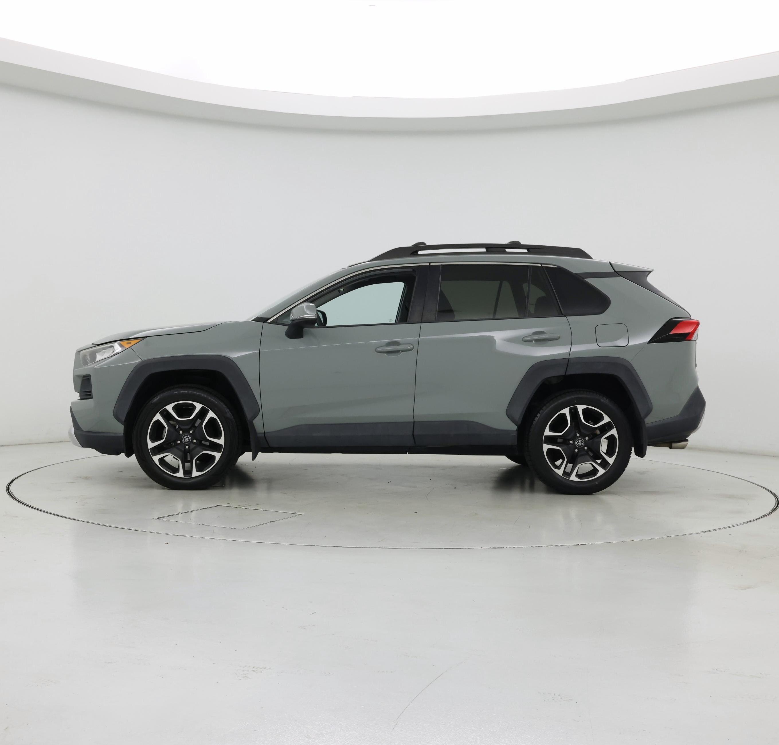 Thumbnail: 2019 Toyota RAV4 - 3