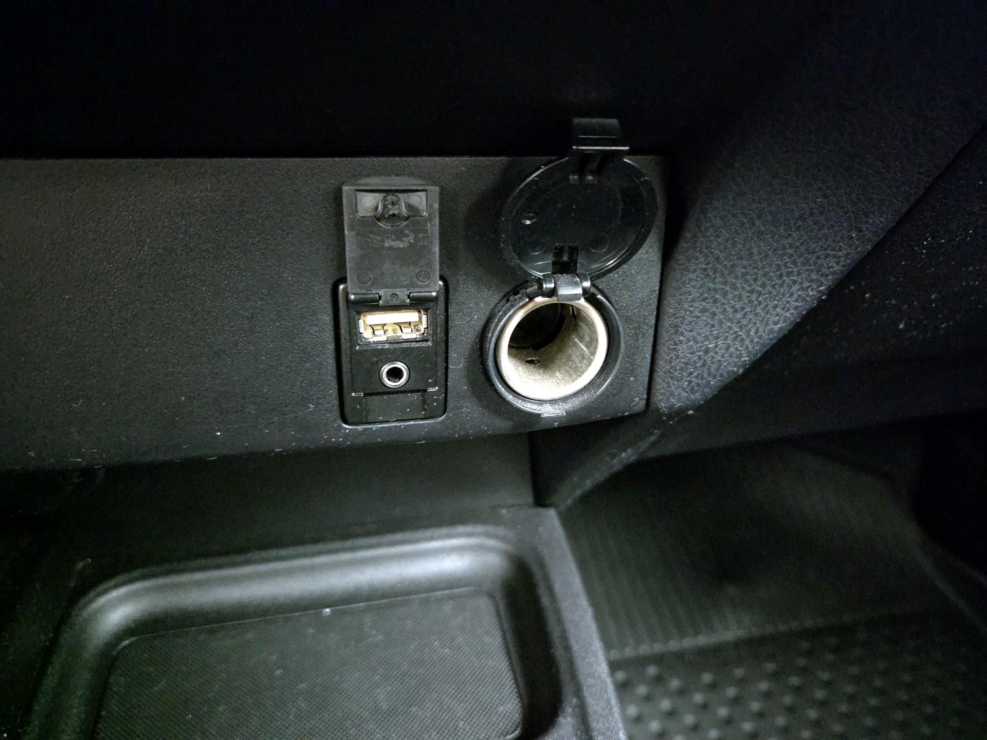 Thumbnail: 2017 Toyota RAV4 - 18