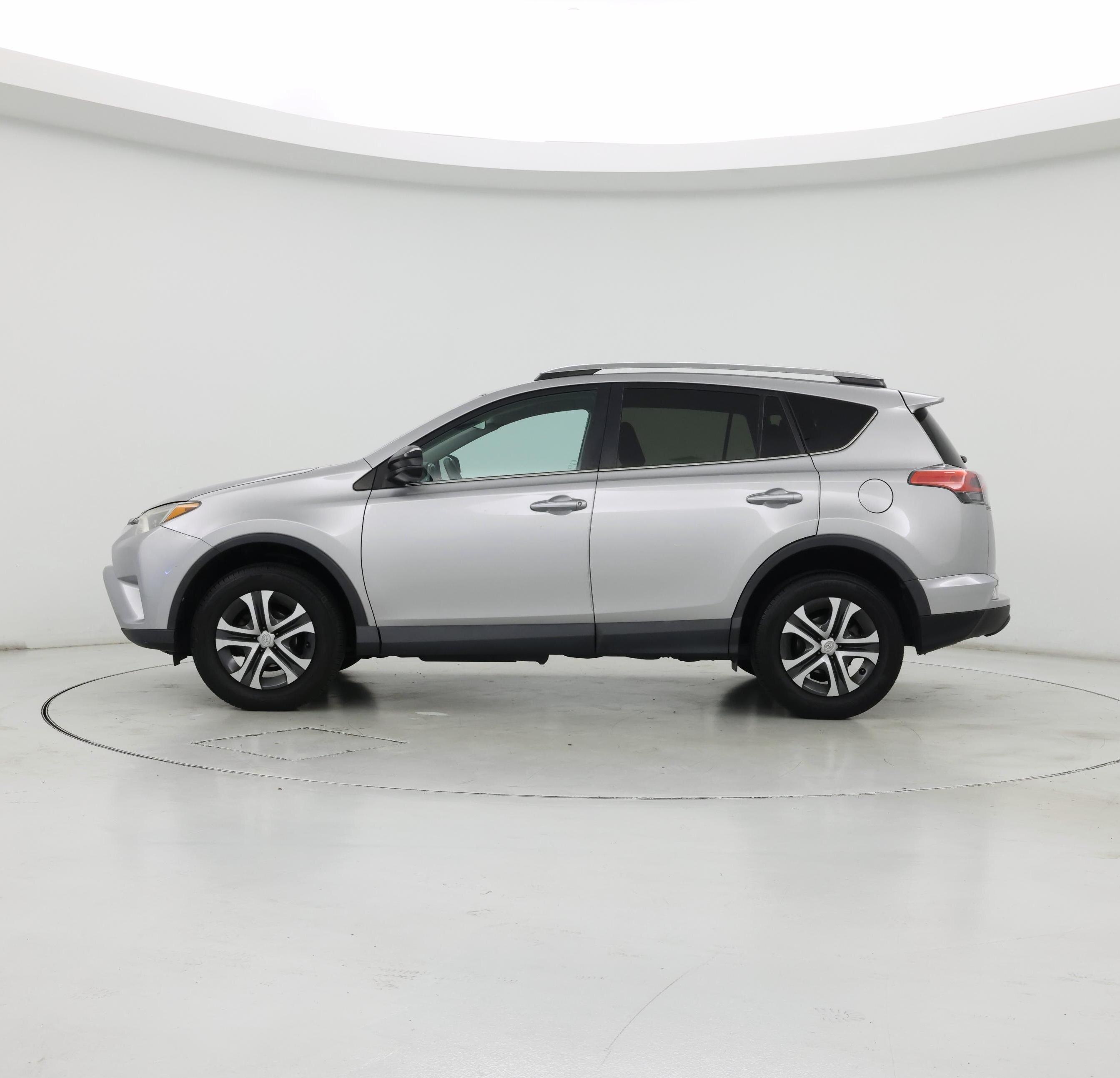 Thumbnail: 2017 Toyota RAV4 - 3