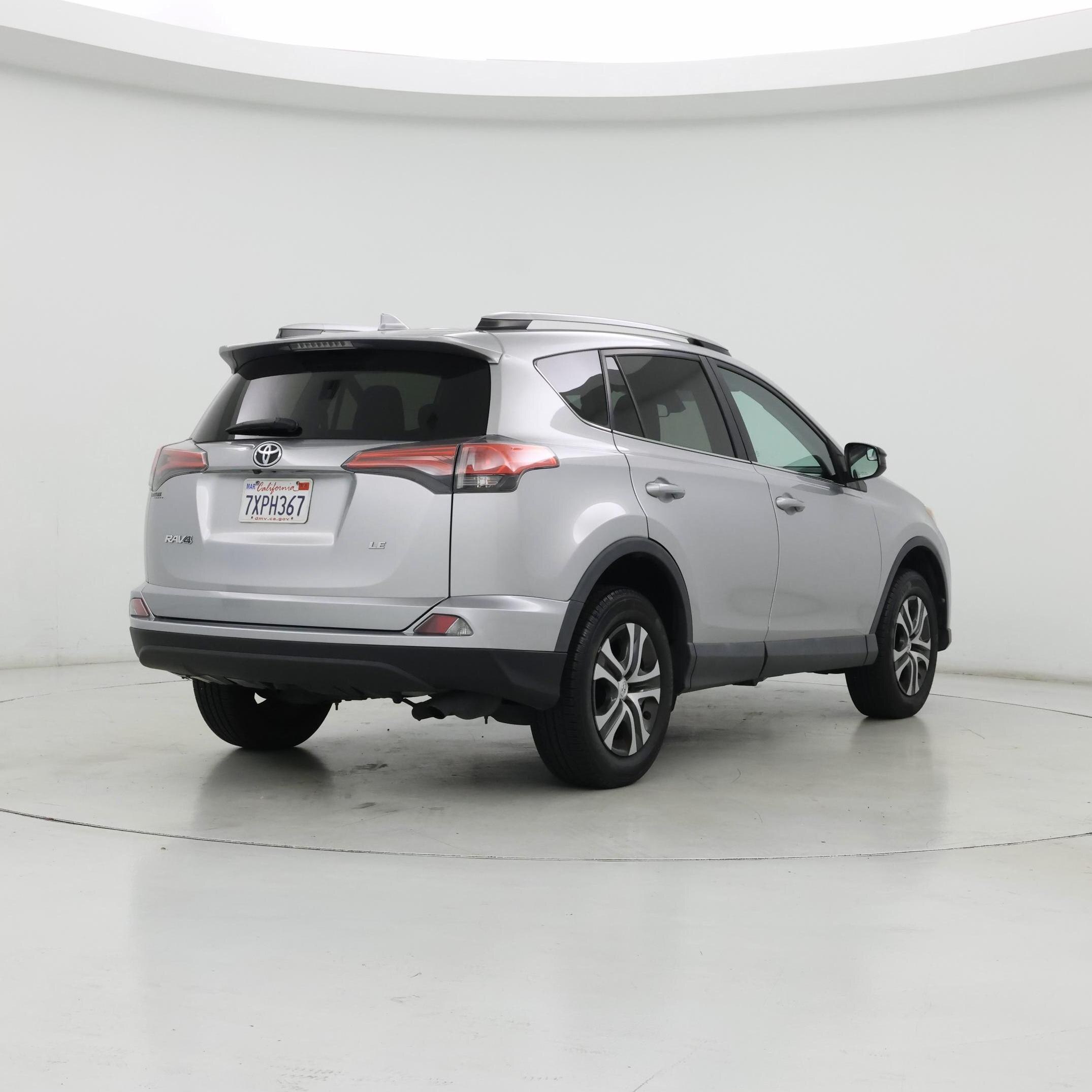Thumbnail: 2017 Toyota RAV4 - 8