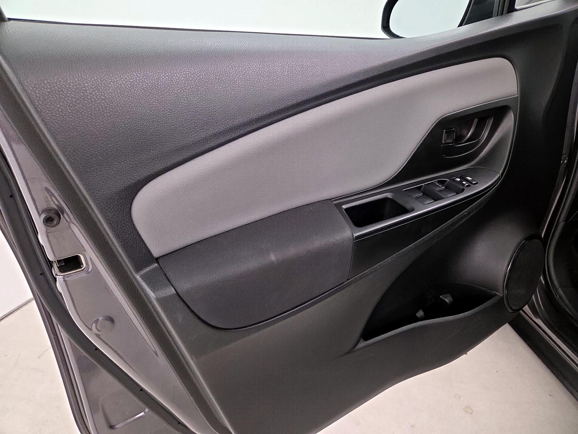 Thumbnail: 2017 Toyota Yaris - 12