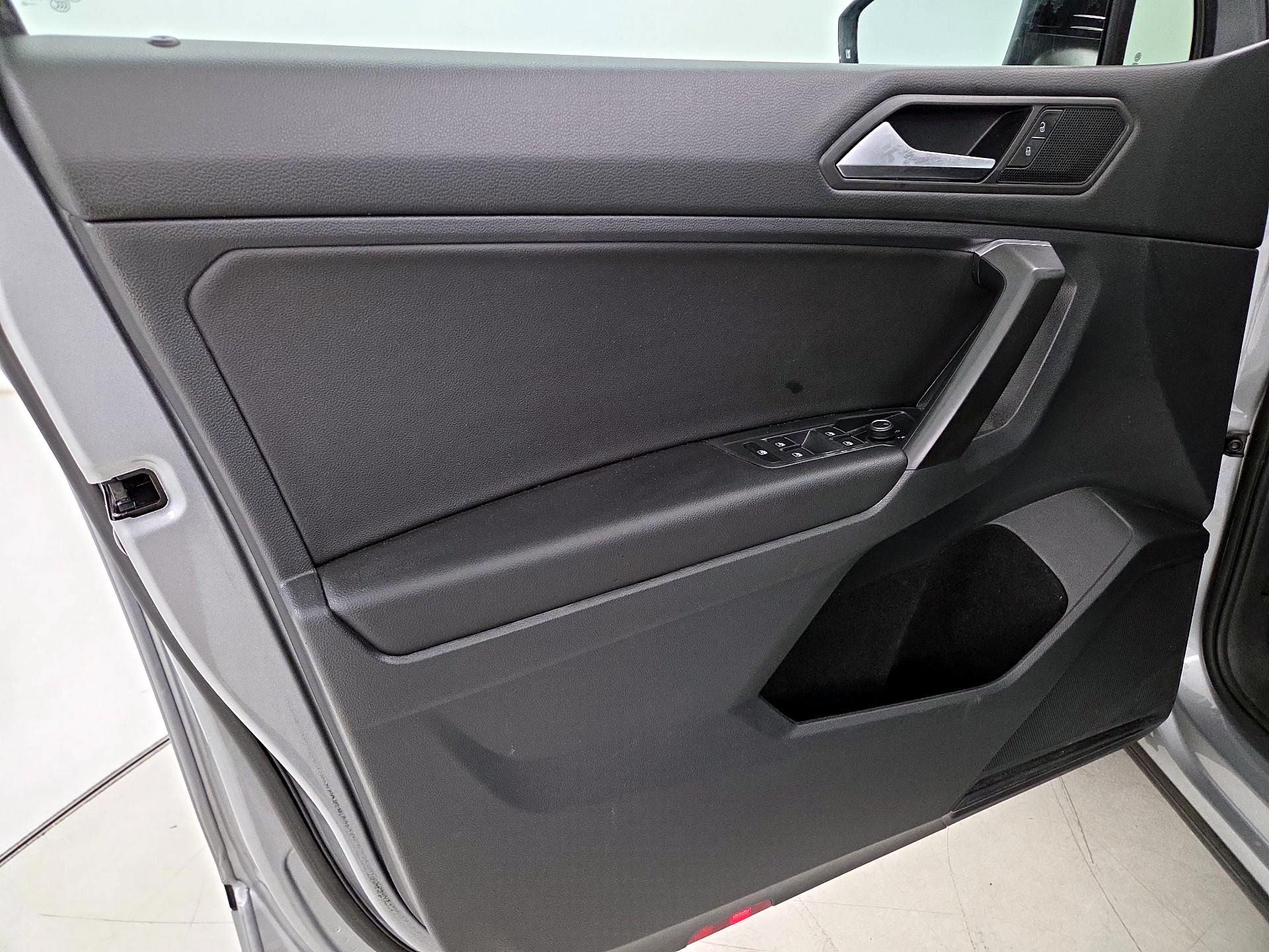 Thumbnail: 2021 Volkswagen Tiguan - 12