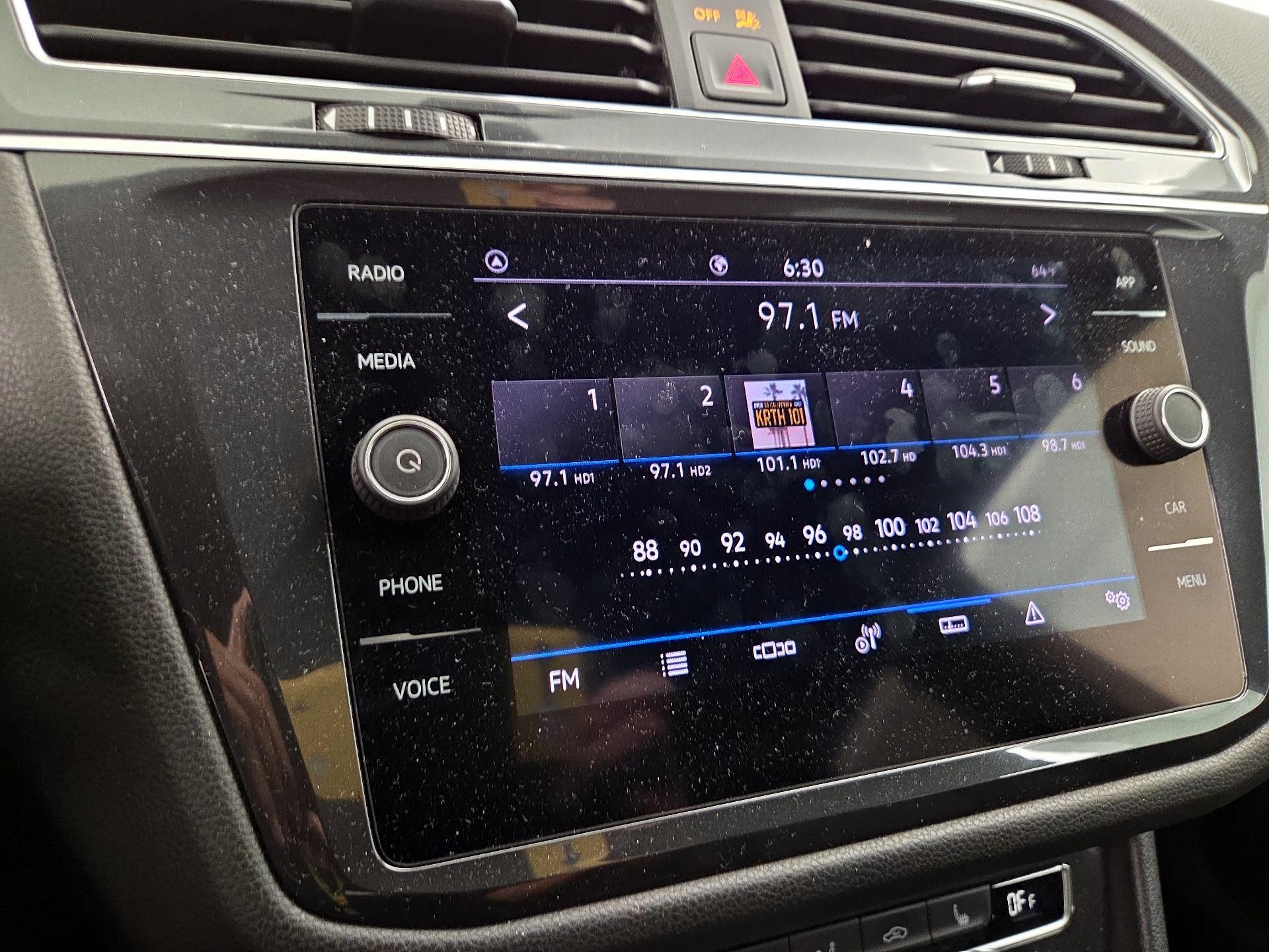 Thumbnail: 2021 Volkswagen Tiguan - 15