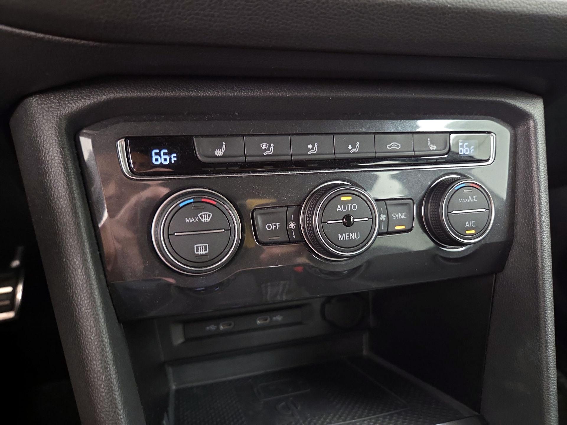 Thumbnail: 2021 Volkswagen Tiguan - 16