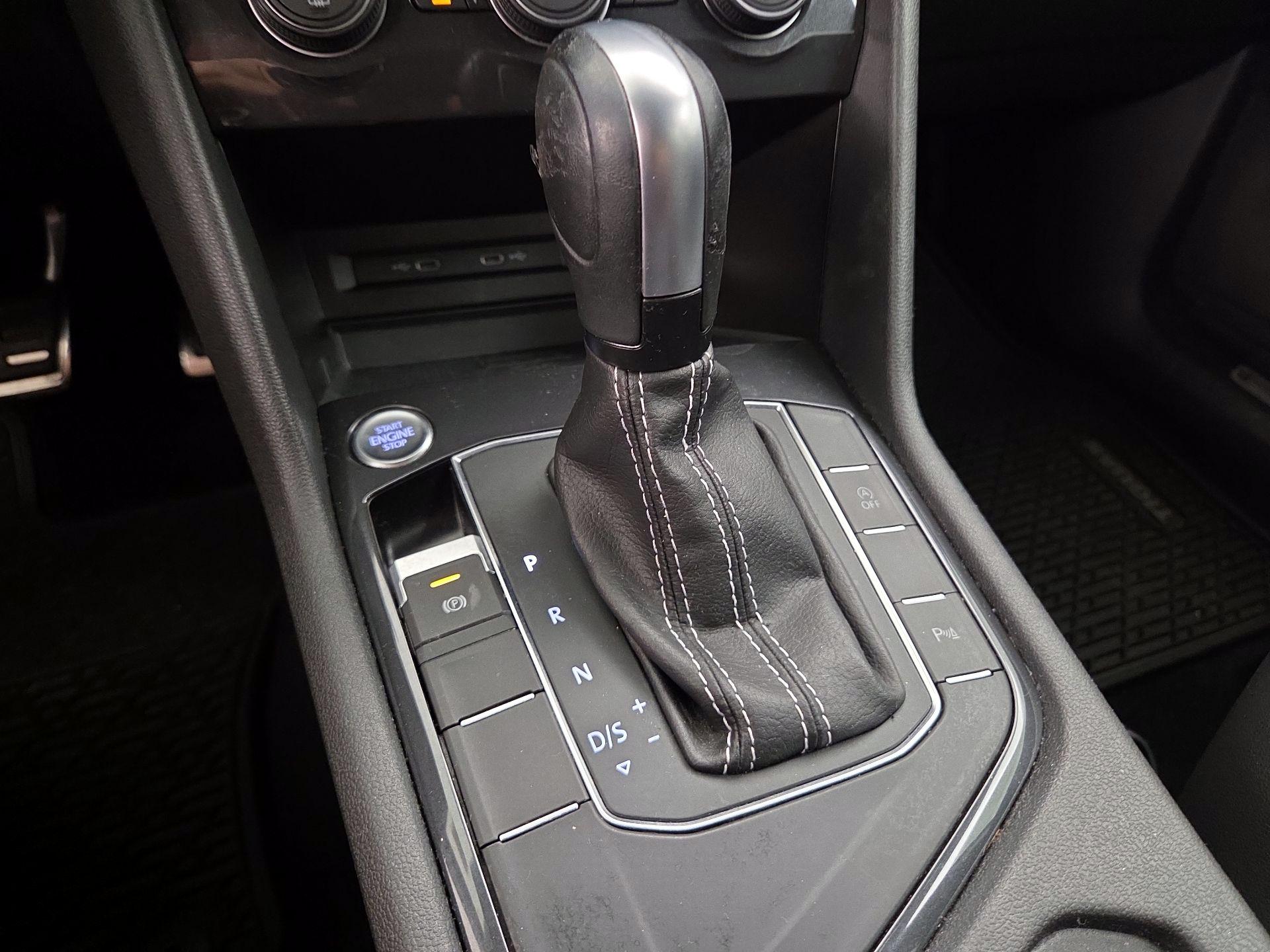 Thumbnail: 2021 Volkswagen Tiguan - 17