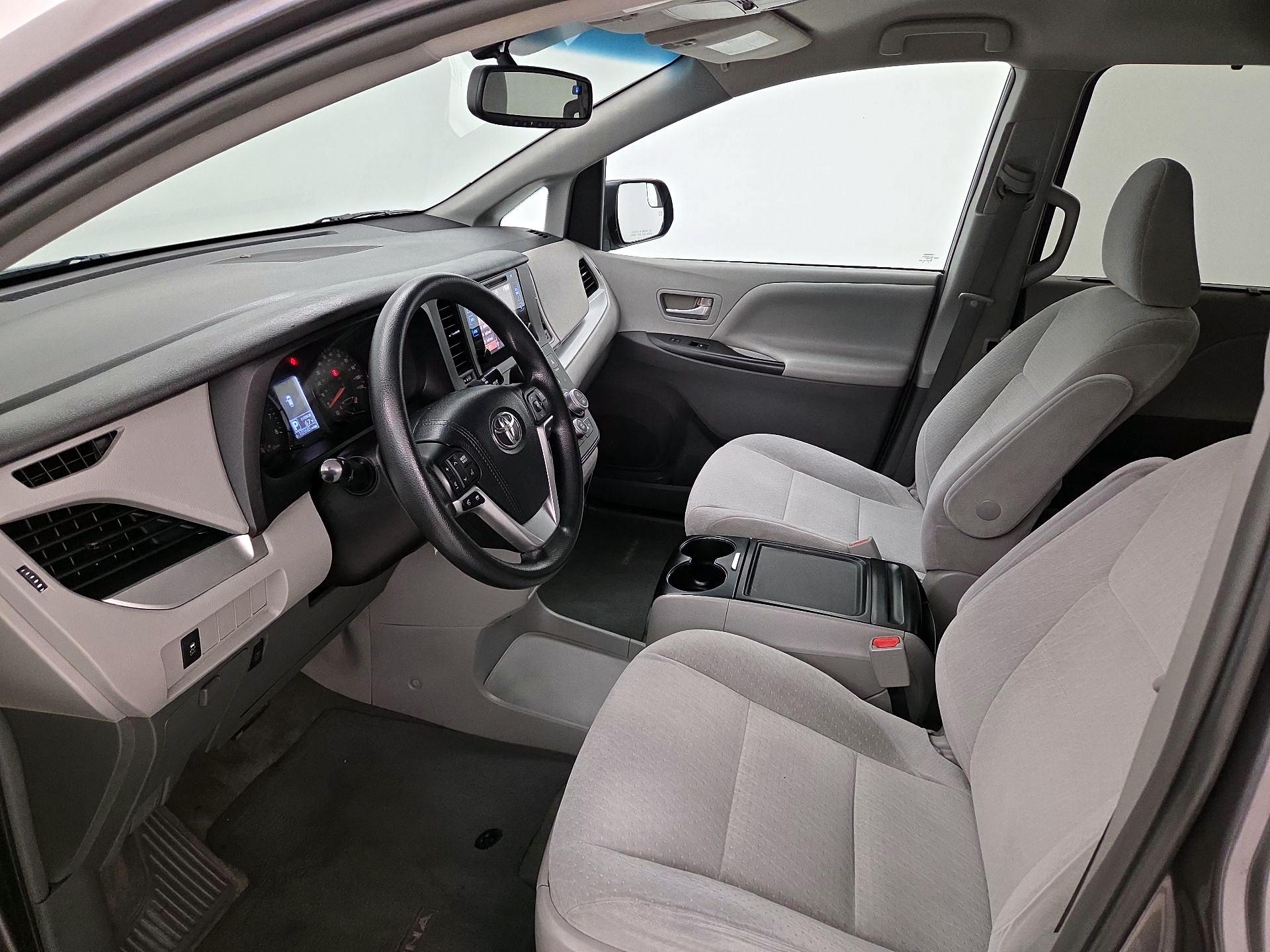 Thumbnail: 2015 Toyota Sienna - 11