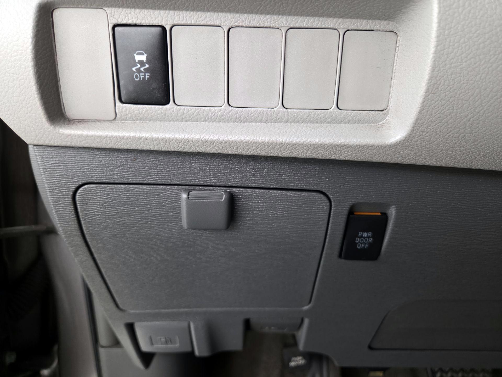 Thumbnail: 2015 Toyota Sienna - 13