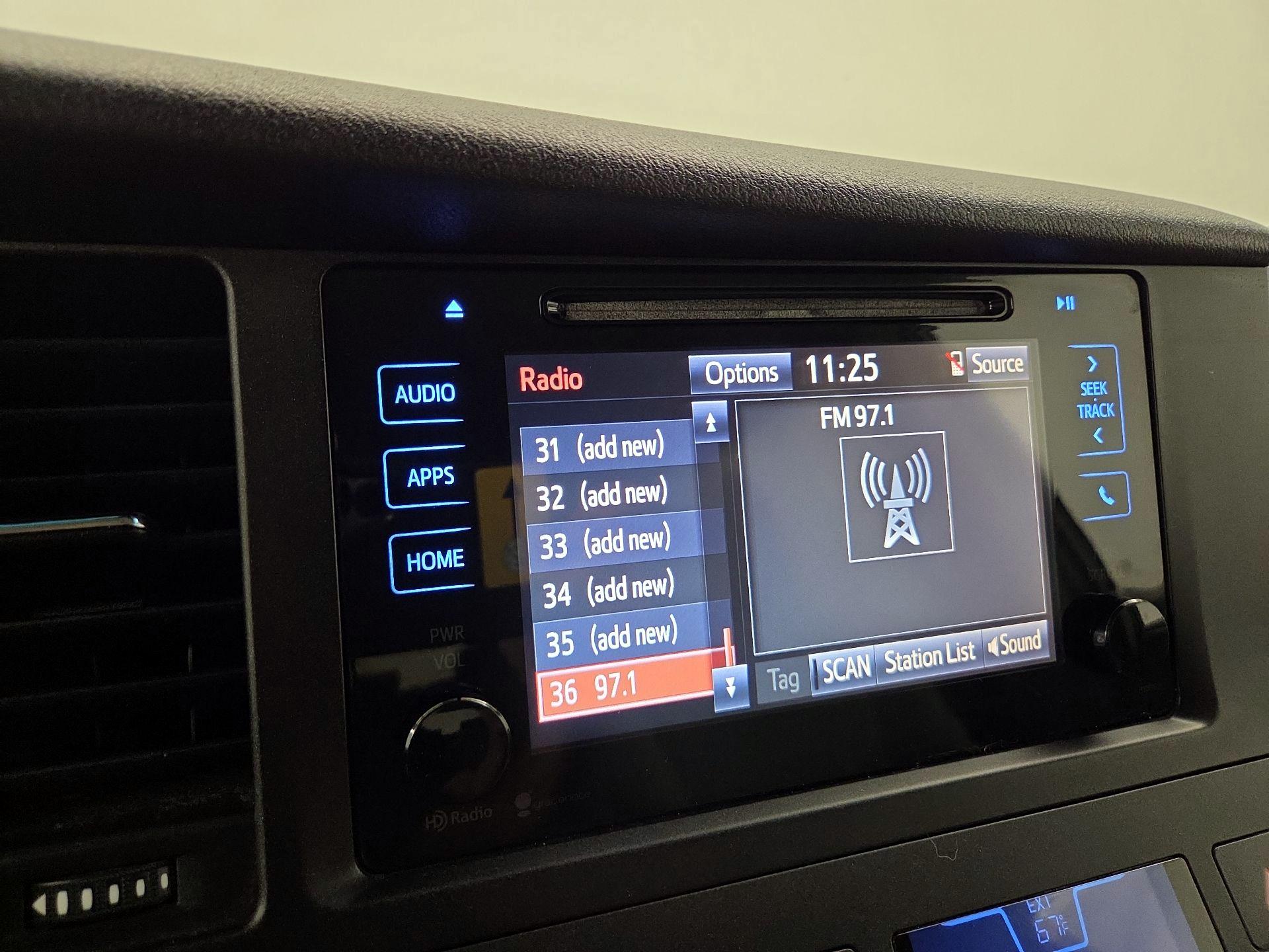 Thumbnail: 2015 Toyota Sienna - 15