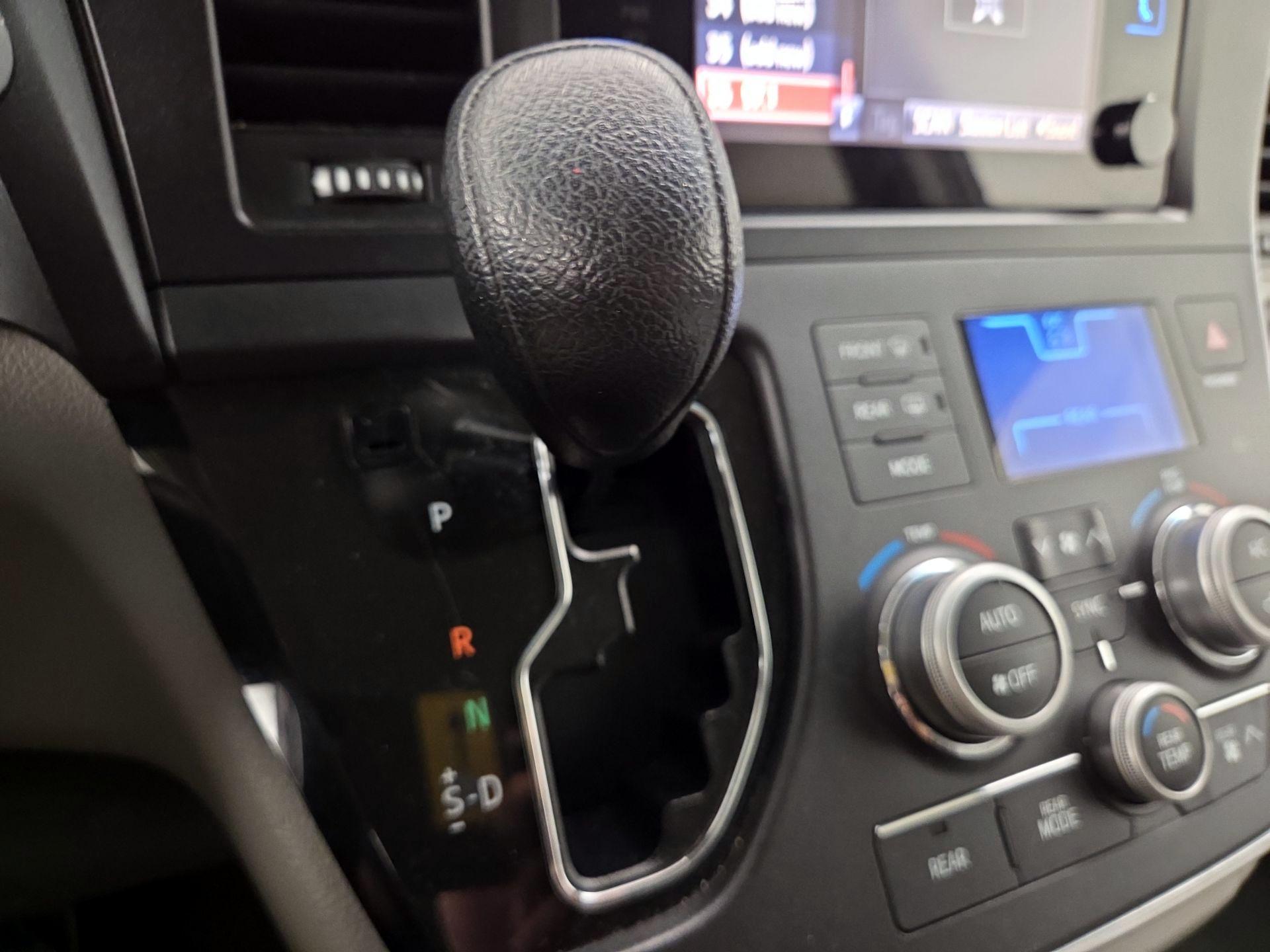 Thumbnail: 2015 Toyota Sienna - 17