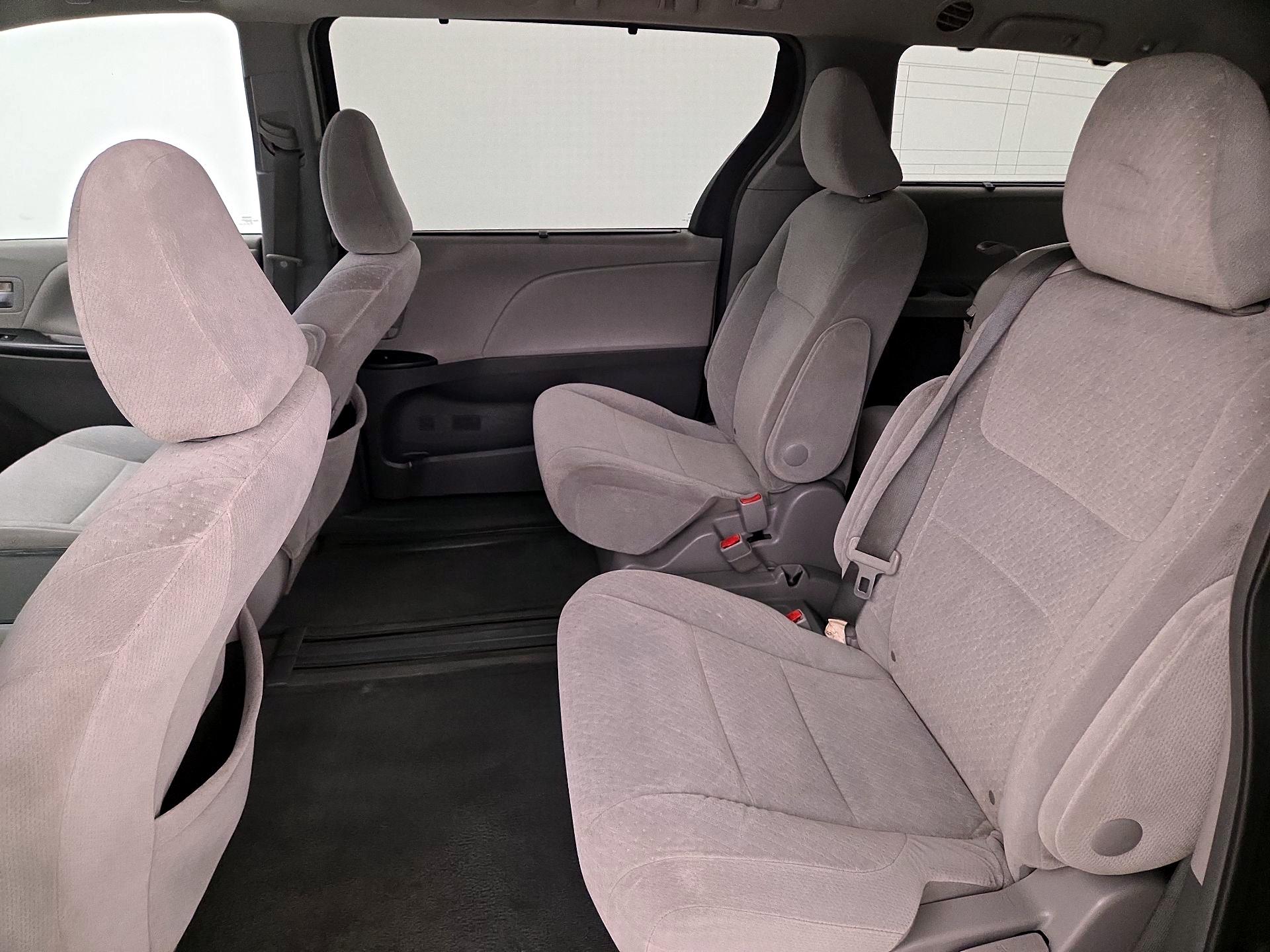 Thumbnail: 2015 Toyota Sienna - 19