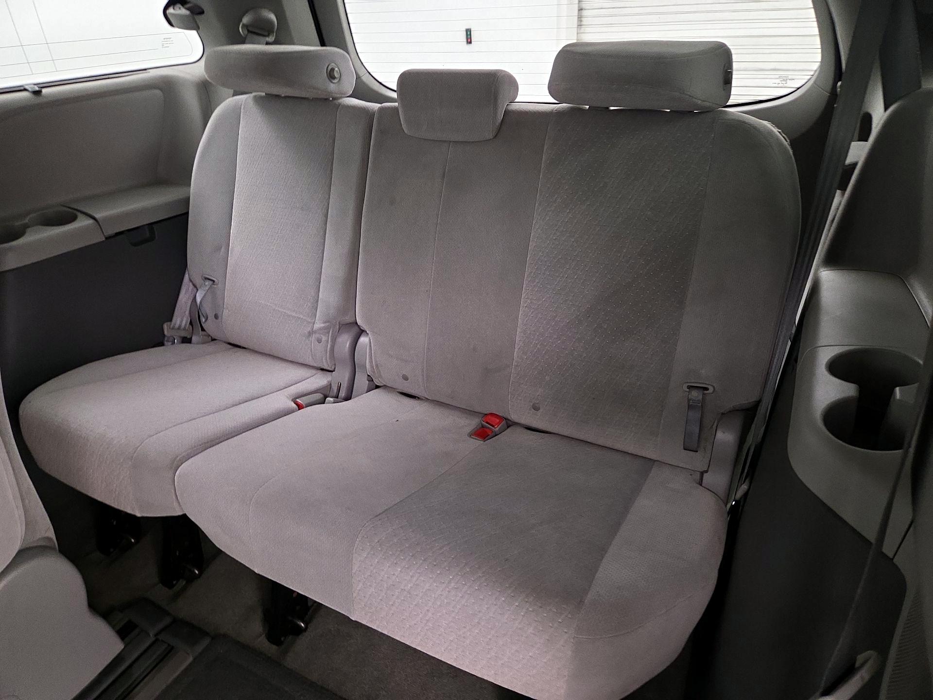 Thumbnail: 2015 Toyota Sienna - 20