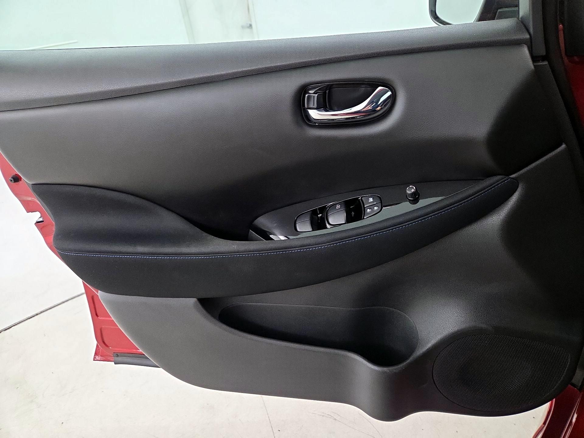 Thumbnail: 2020 Nissan Leaf - 12