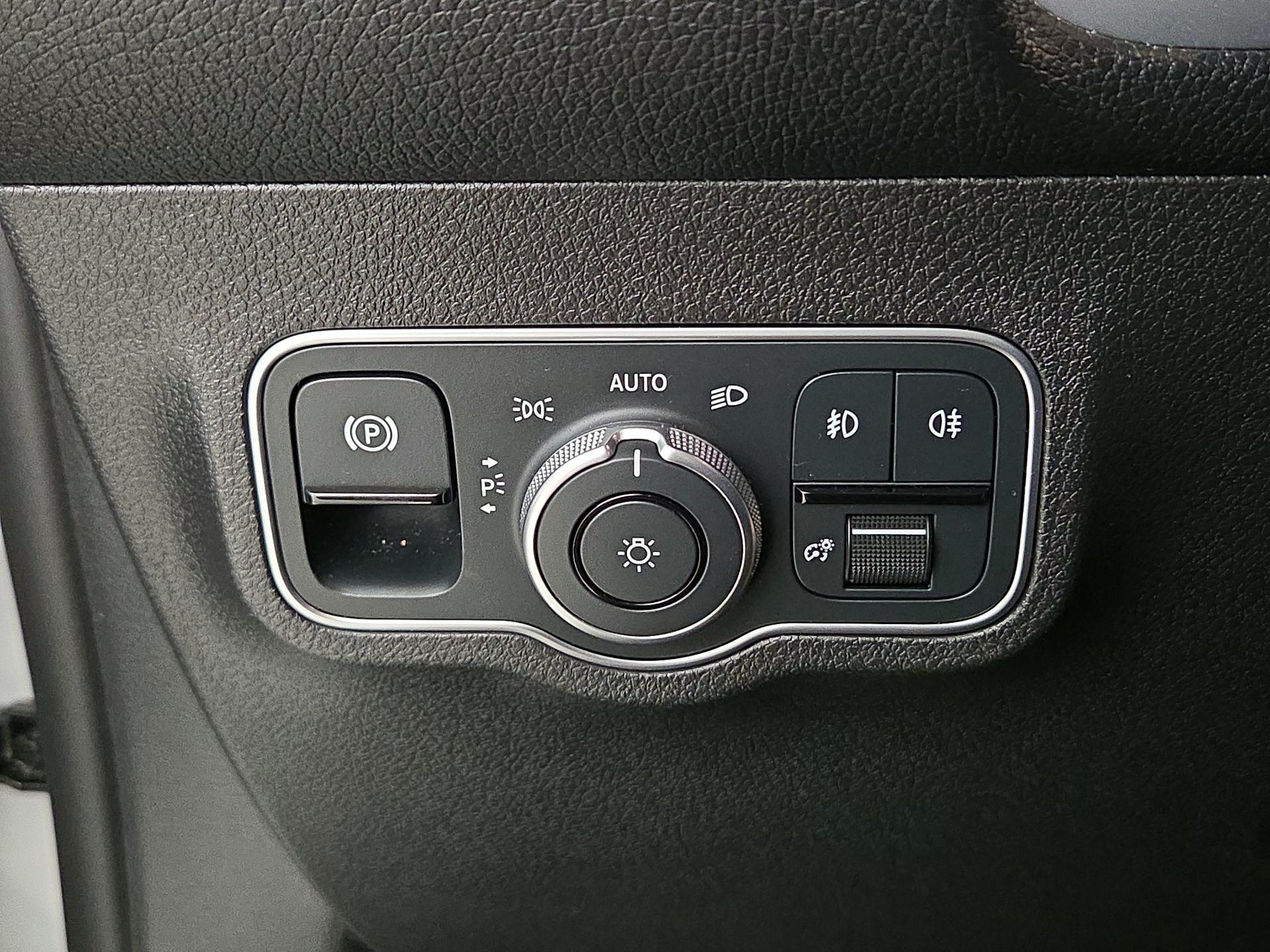 Thumbnail: 2022 Mercedes-Benz GLB - 13