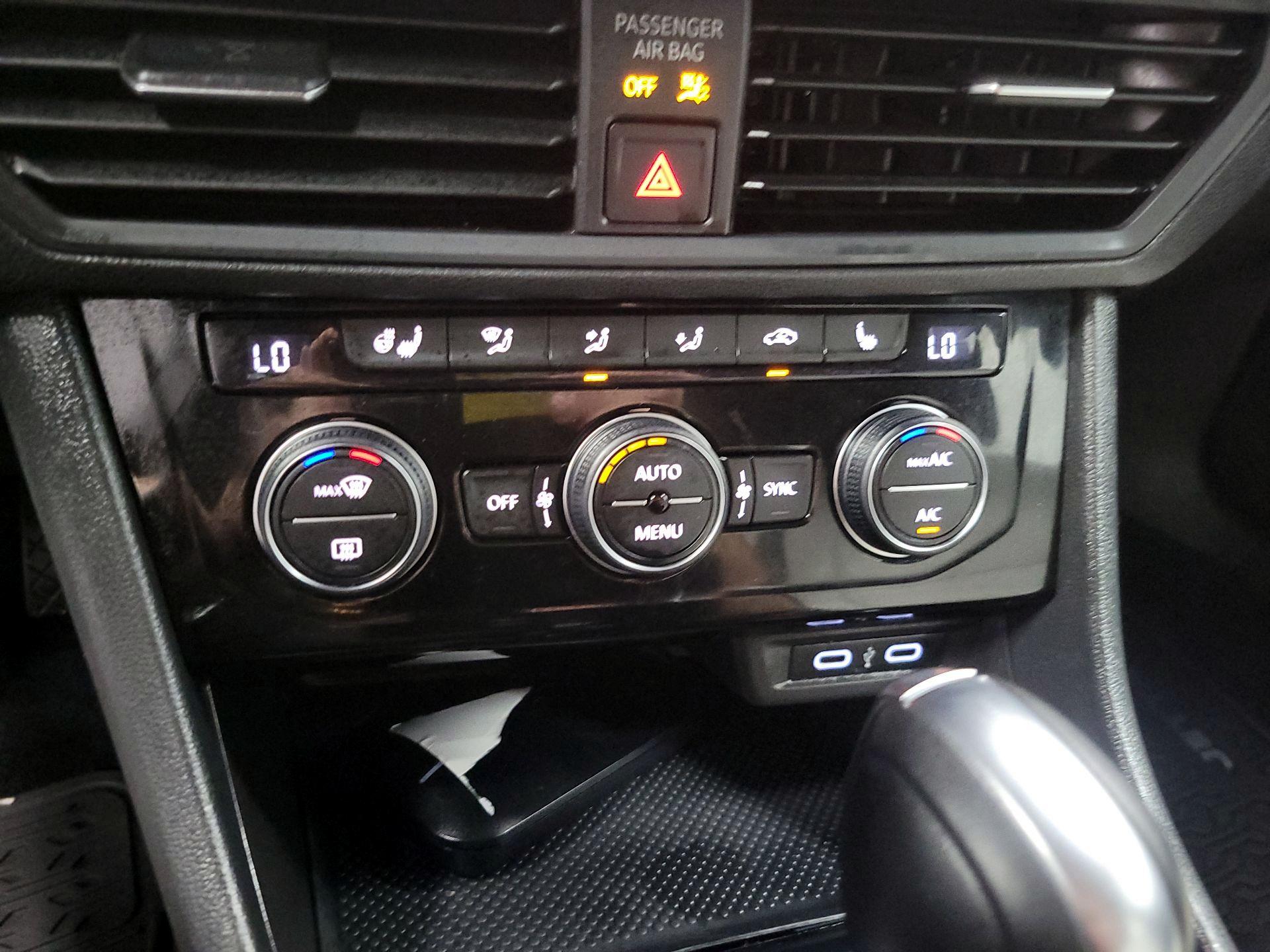 Thumbnail: 2020 Volkswagen Jetta - 16