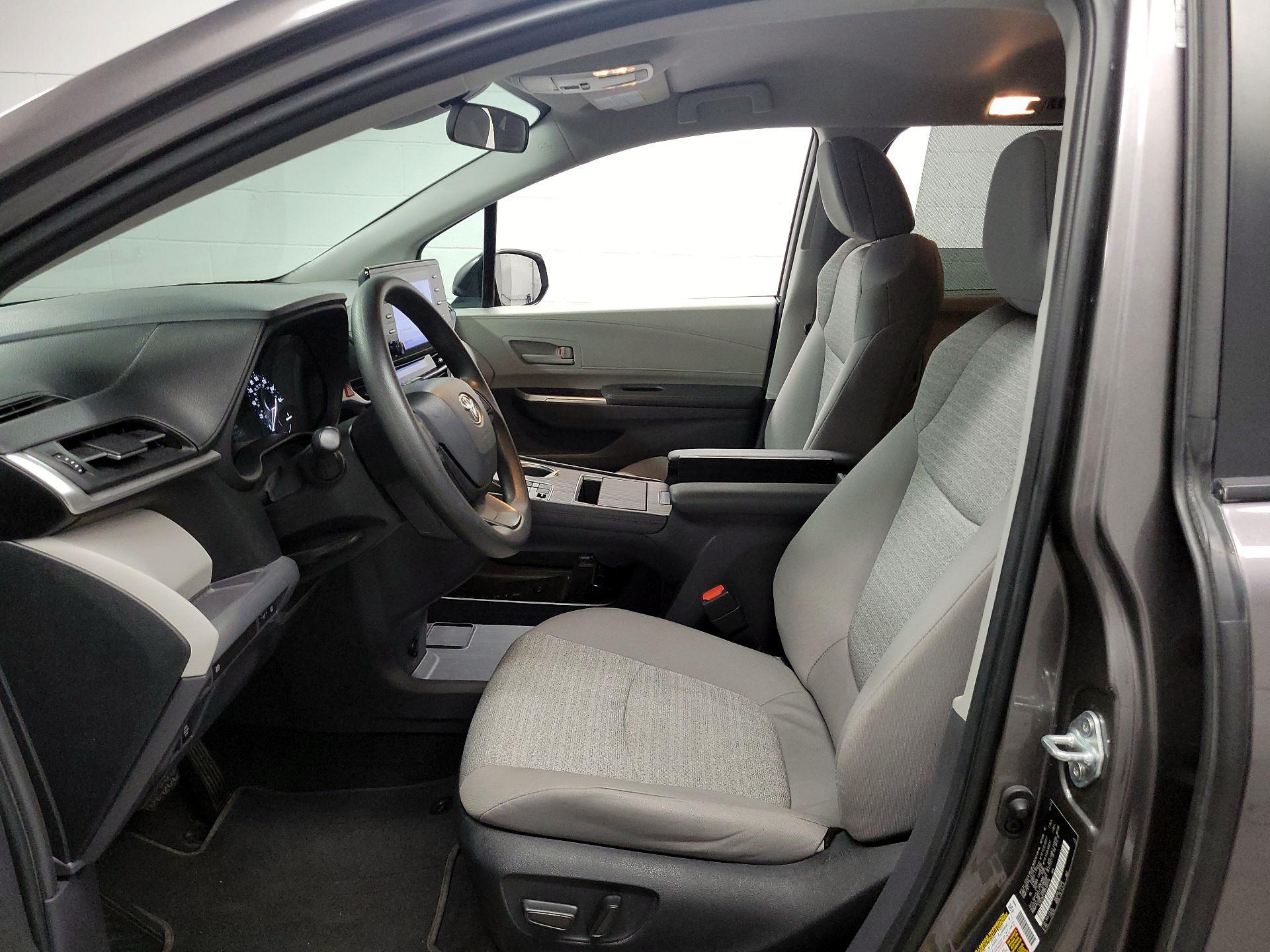 Thumbnail: 2023 Toyota Sienna - 11